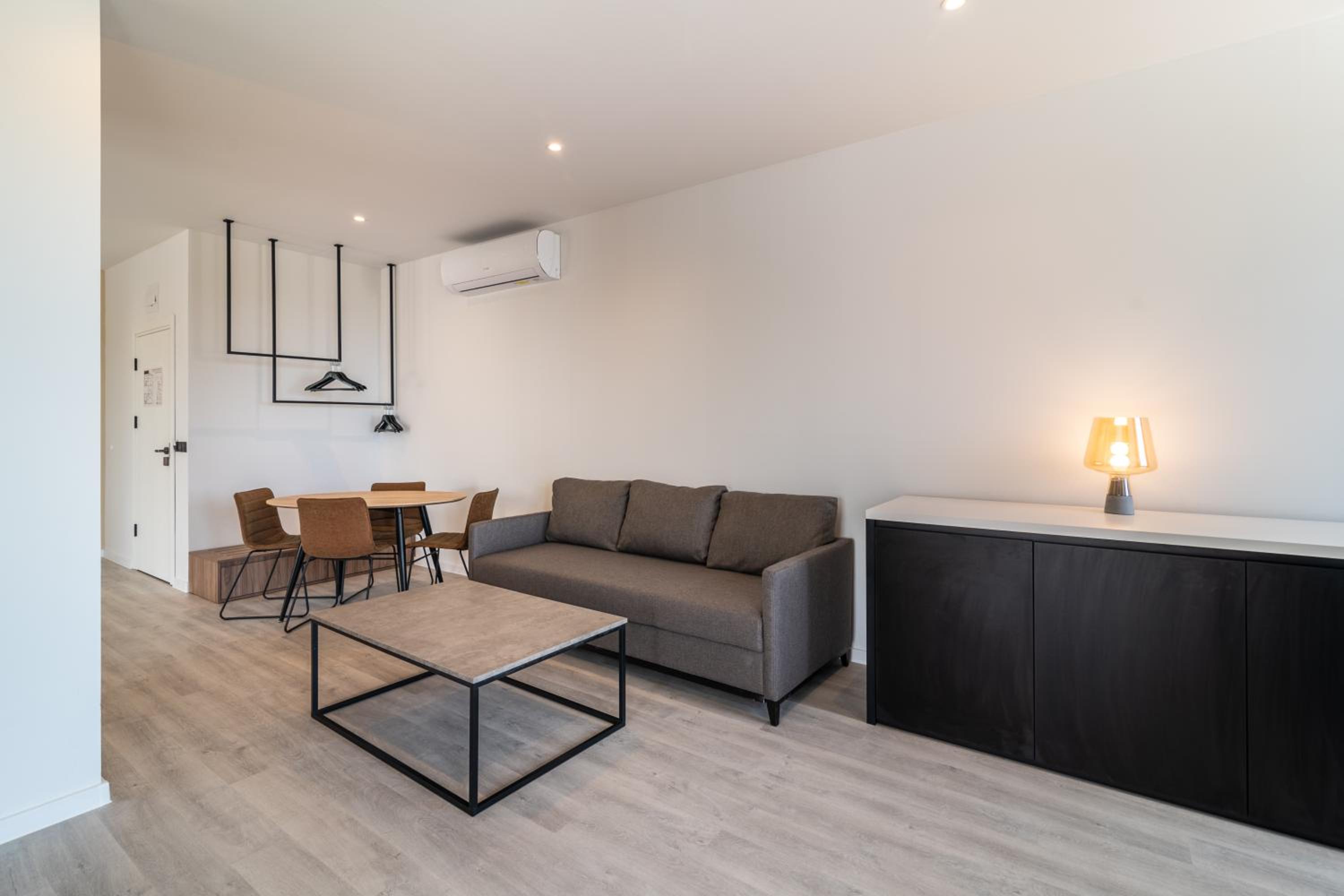 One-Bedroom Apartment - Photo 4