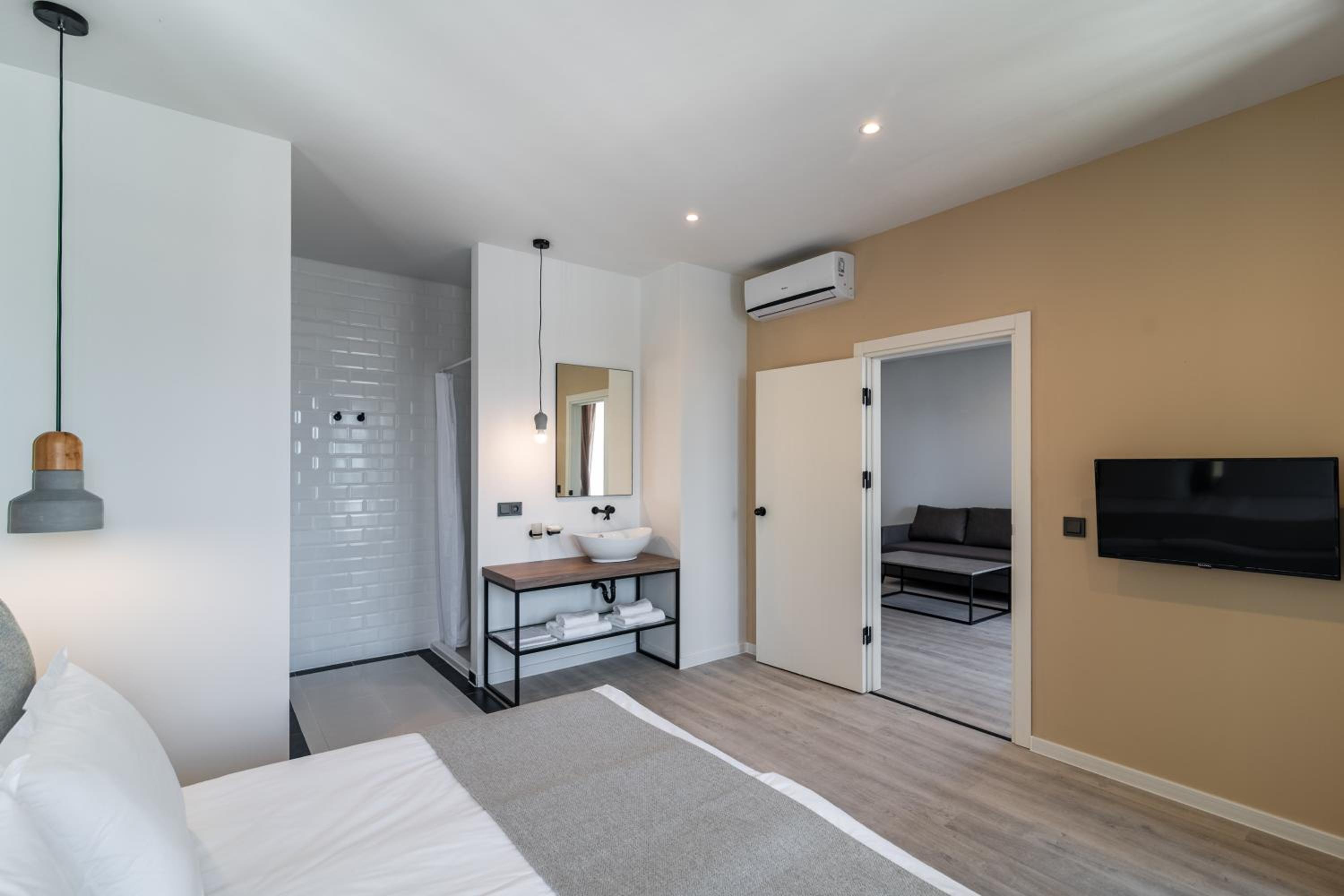 Two-Bedroom Apartment - Photo 11