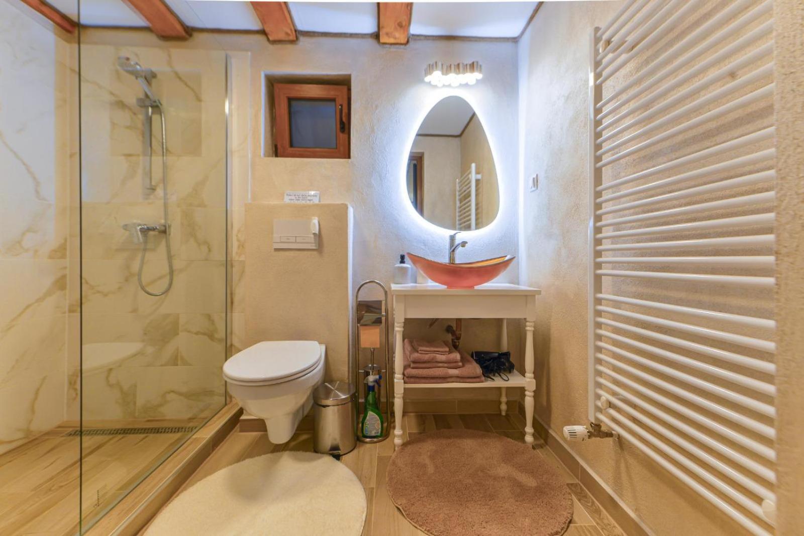 King Room - Disability Access - Photo 4