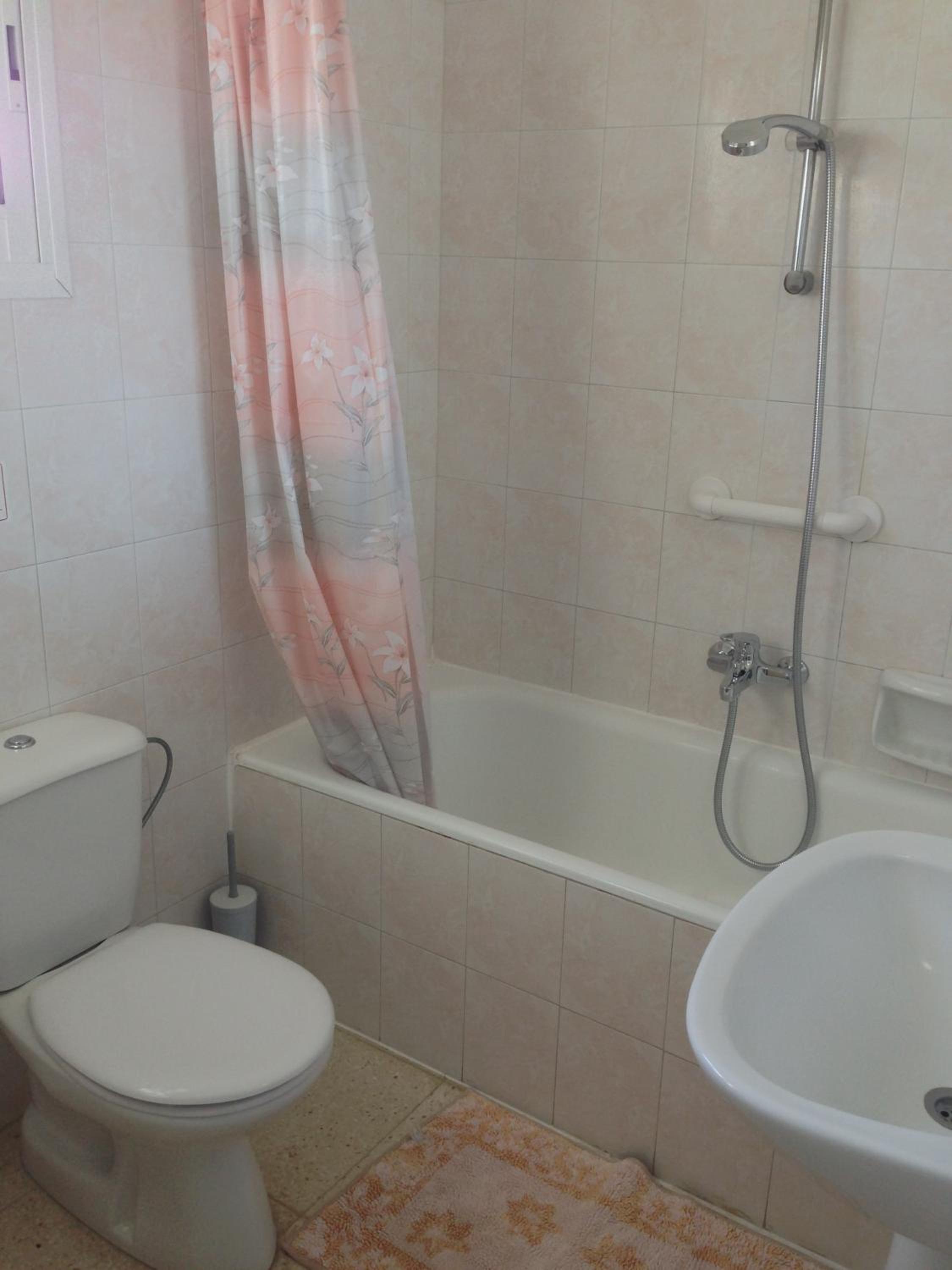 One-Bedroom Apartment - Photo 21