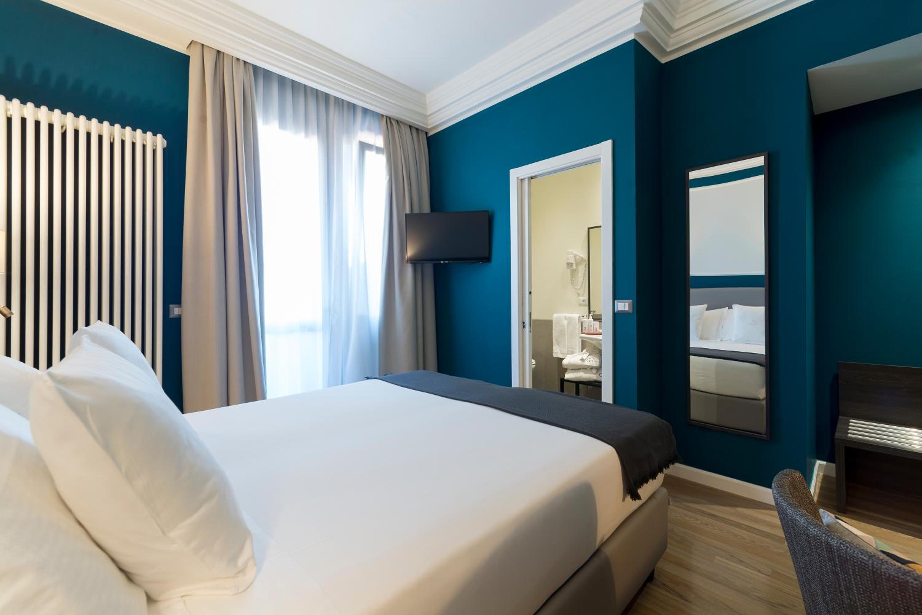 Double Room - Photo 11