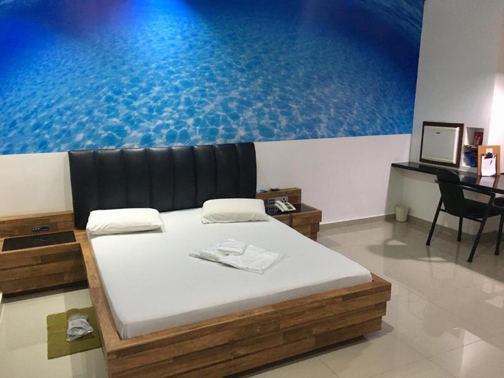 Deluxe Room (2 Adults + 1 Child) photo 1