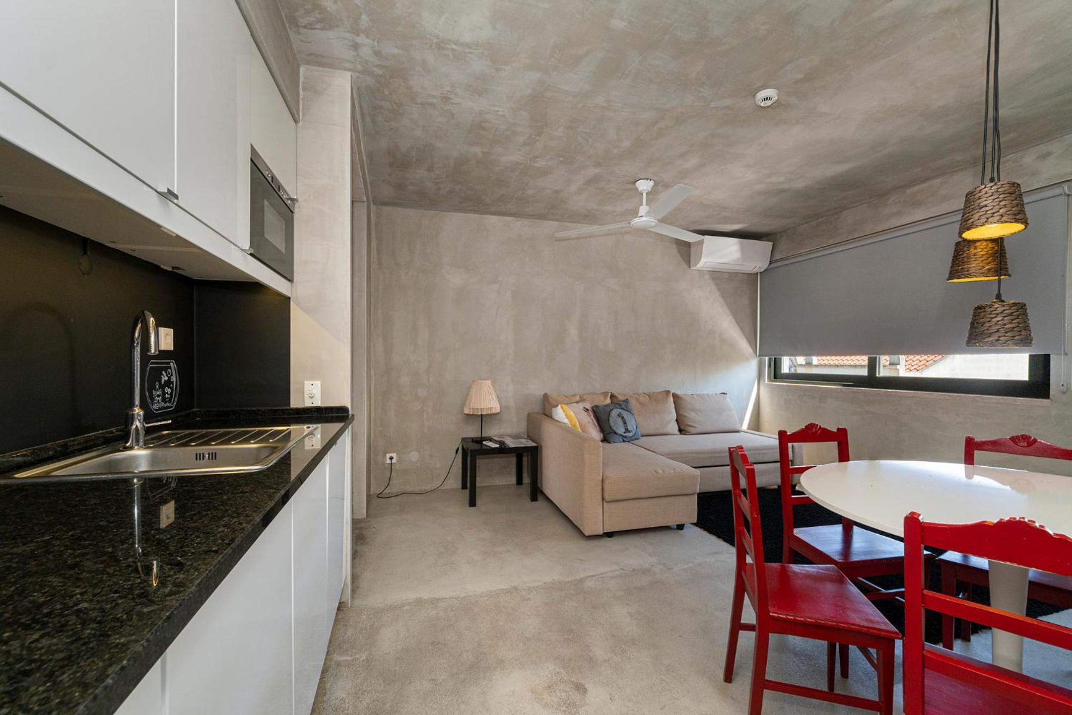 One-Bedroom Apartment with City View photo 2