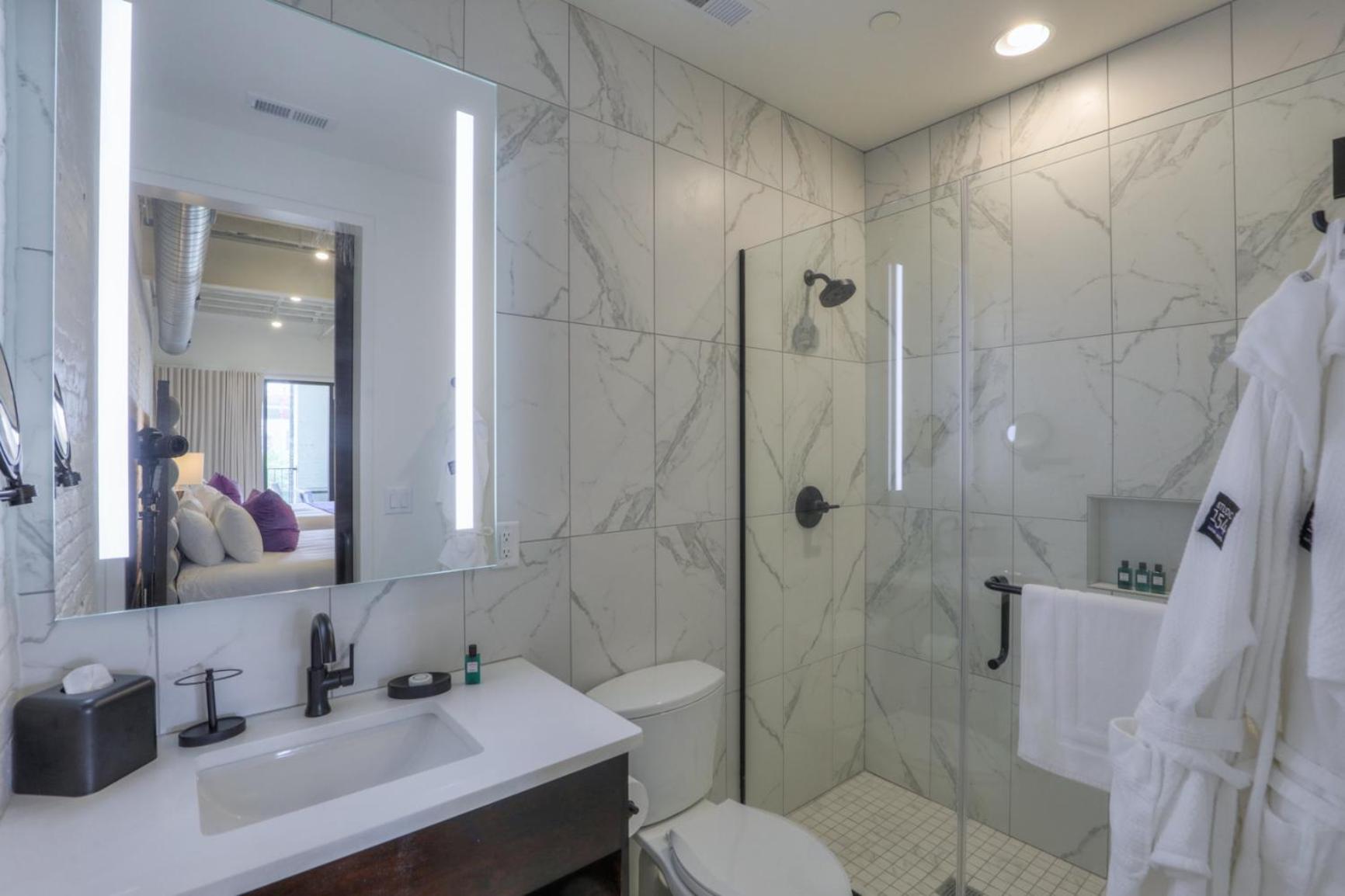 Double King River Front Suite w/ Balcony - Photo 4