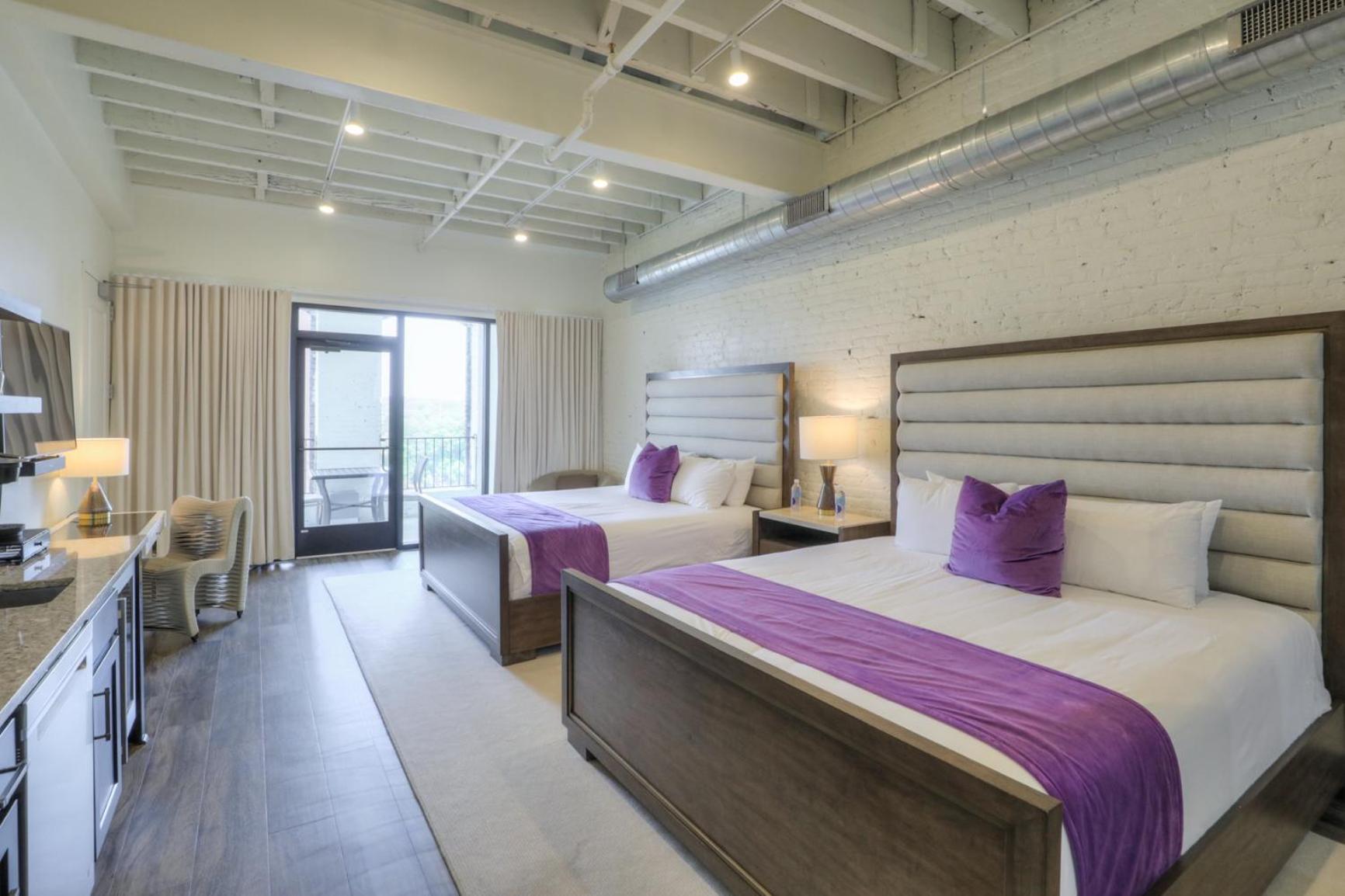 Double King River Front Suite w/ Balcony - Photo 7