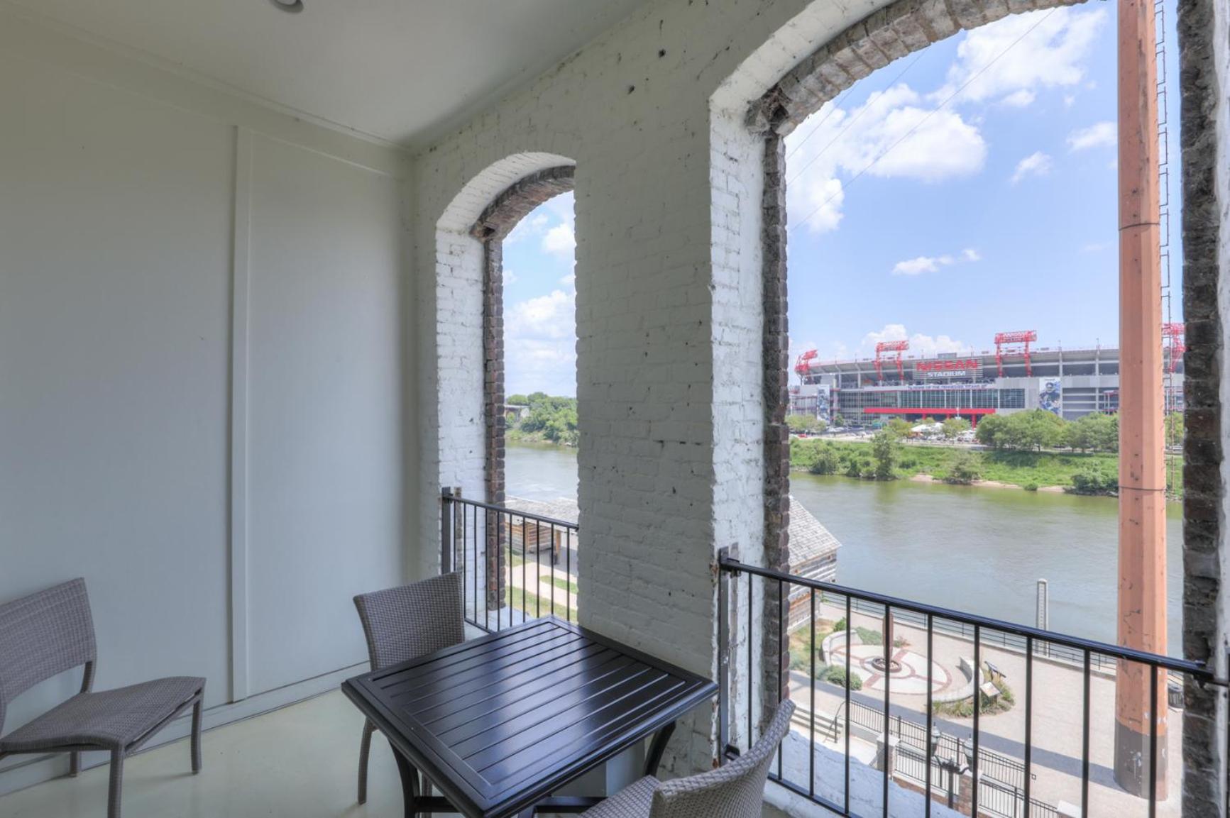 Double King River Front Suite w/ Balcony - Photo 5