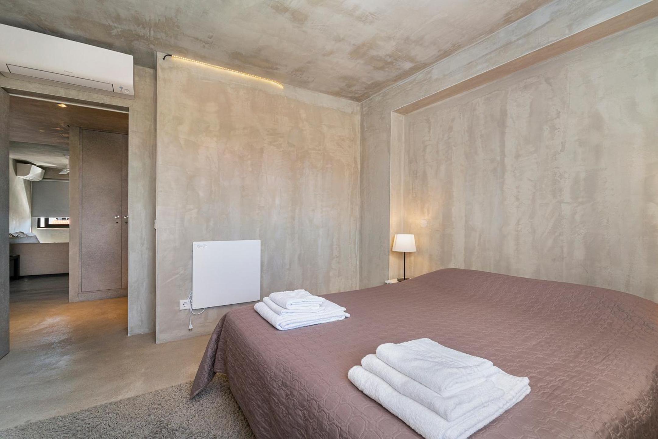 One-Bedroom Apartment with City View photo 1
