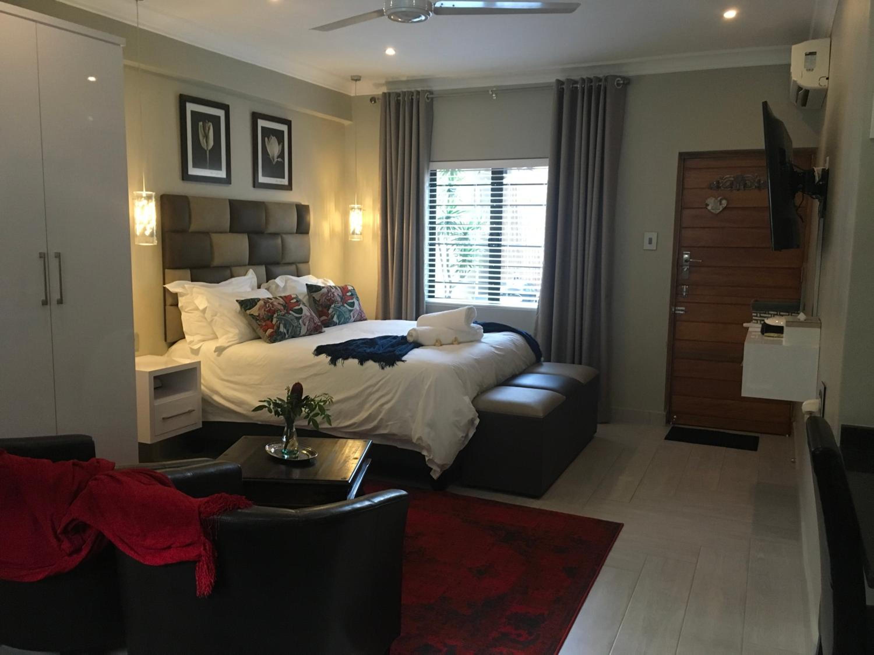 Standard Suite - Photo 8