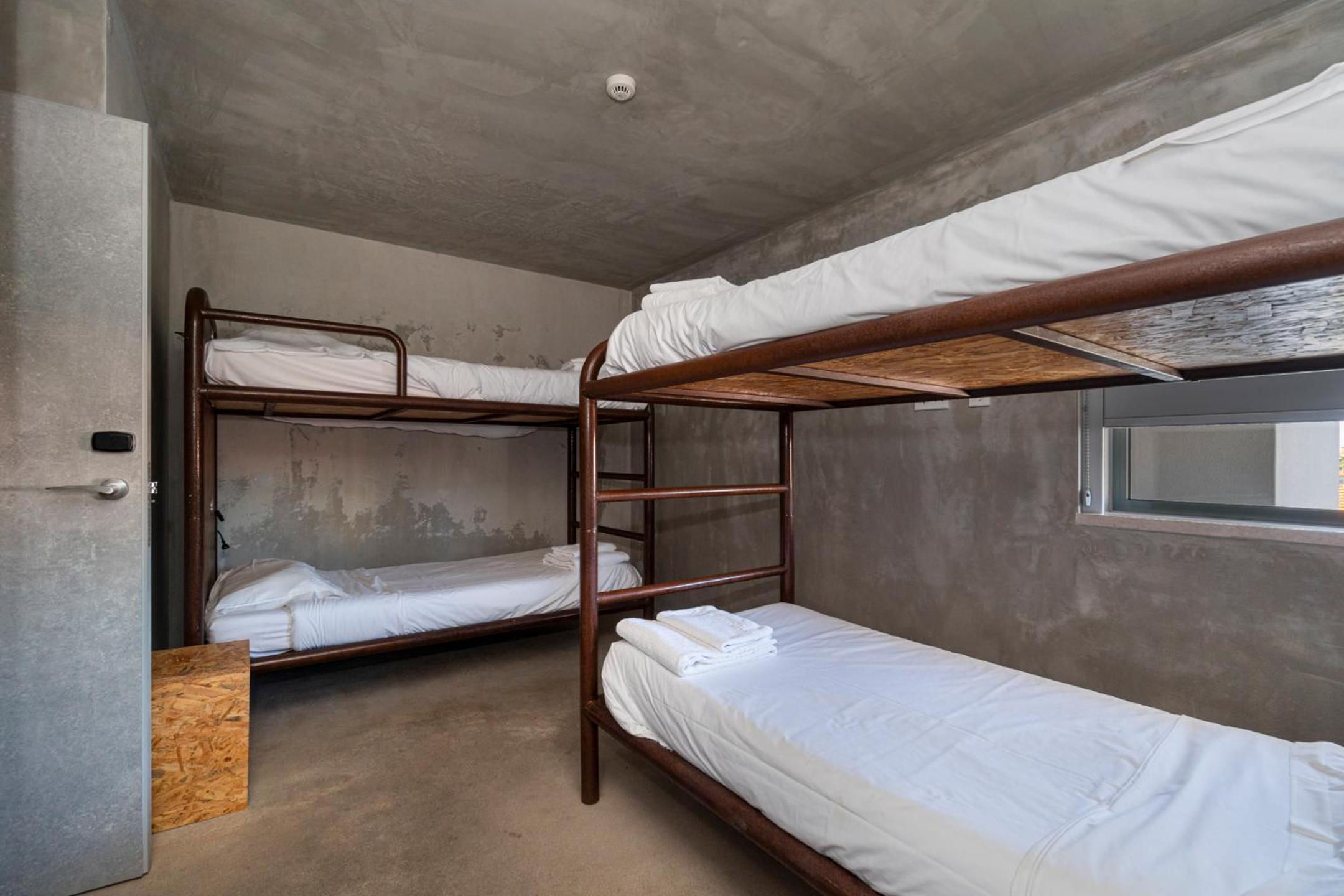 Quadruple Room with Shared Bathroom photo 2