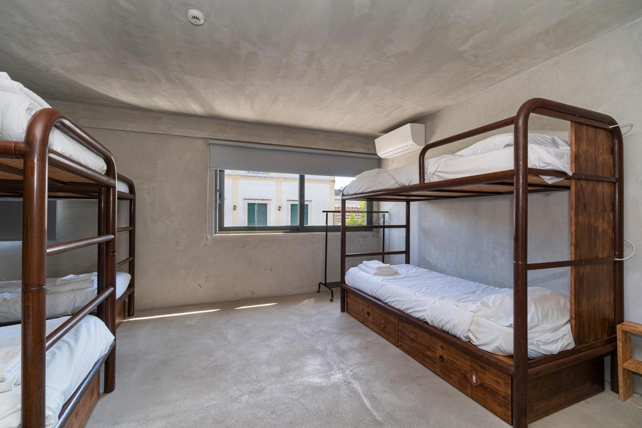 Bed in 8-Bed Mixed Dormitory Room photo 1