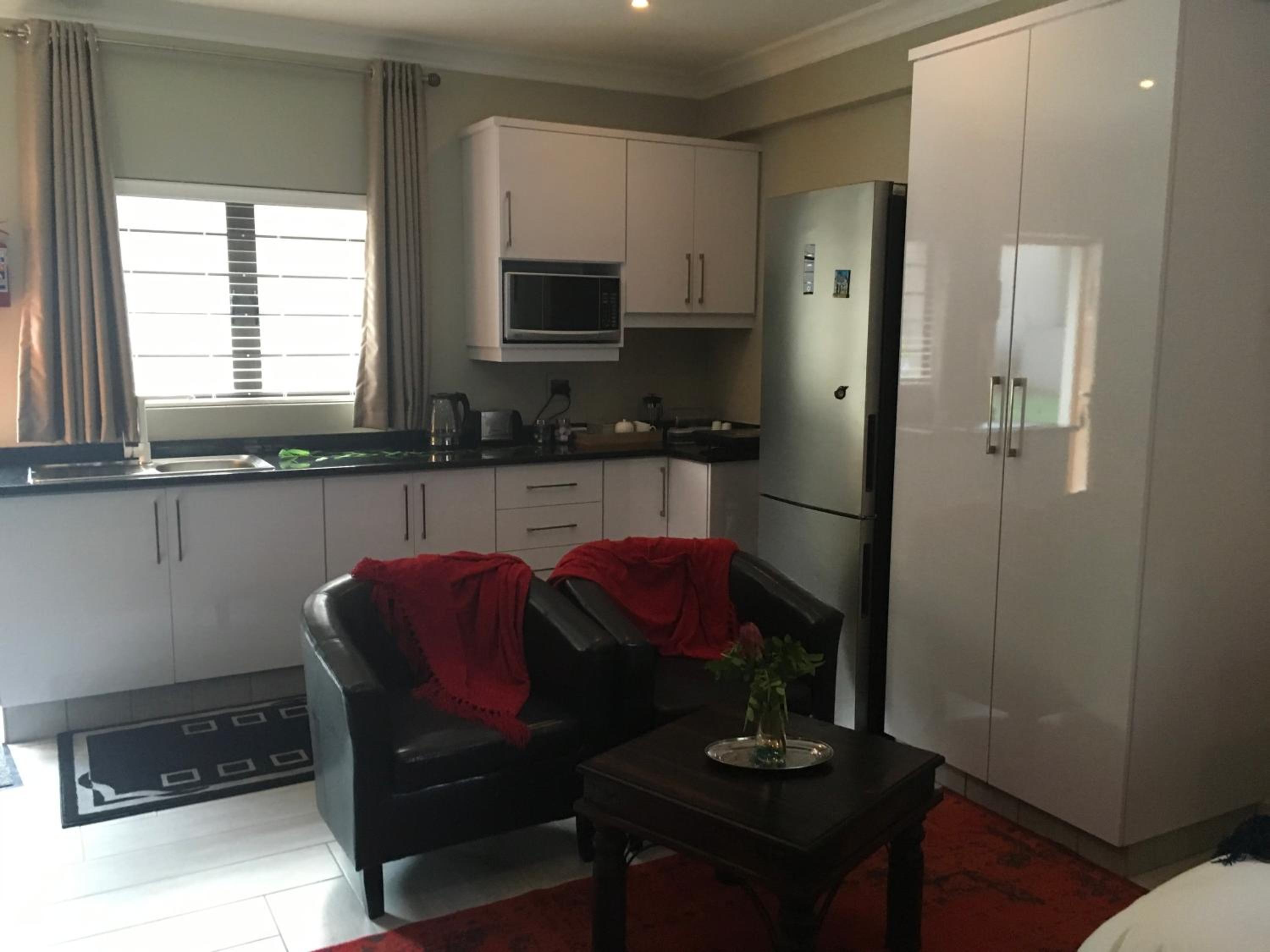 Standard Suite - Photo 7