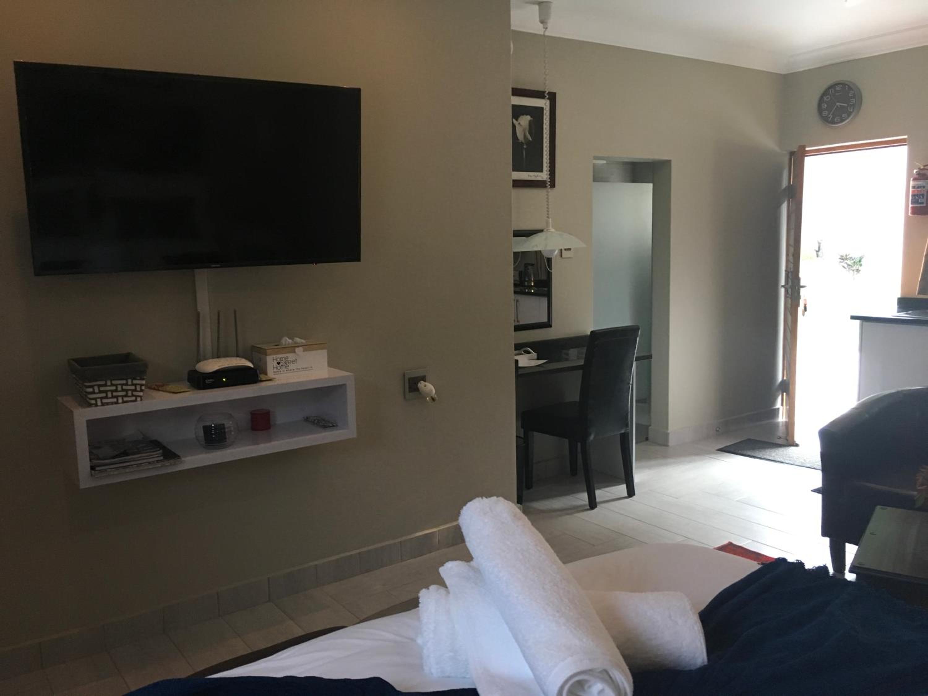 Standard Suite - Photo 5