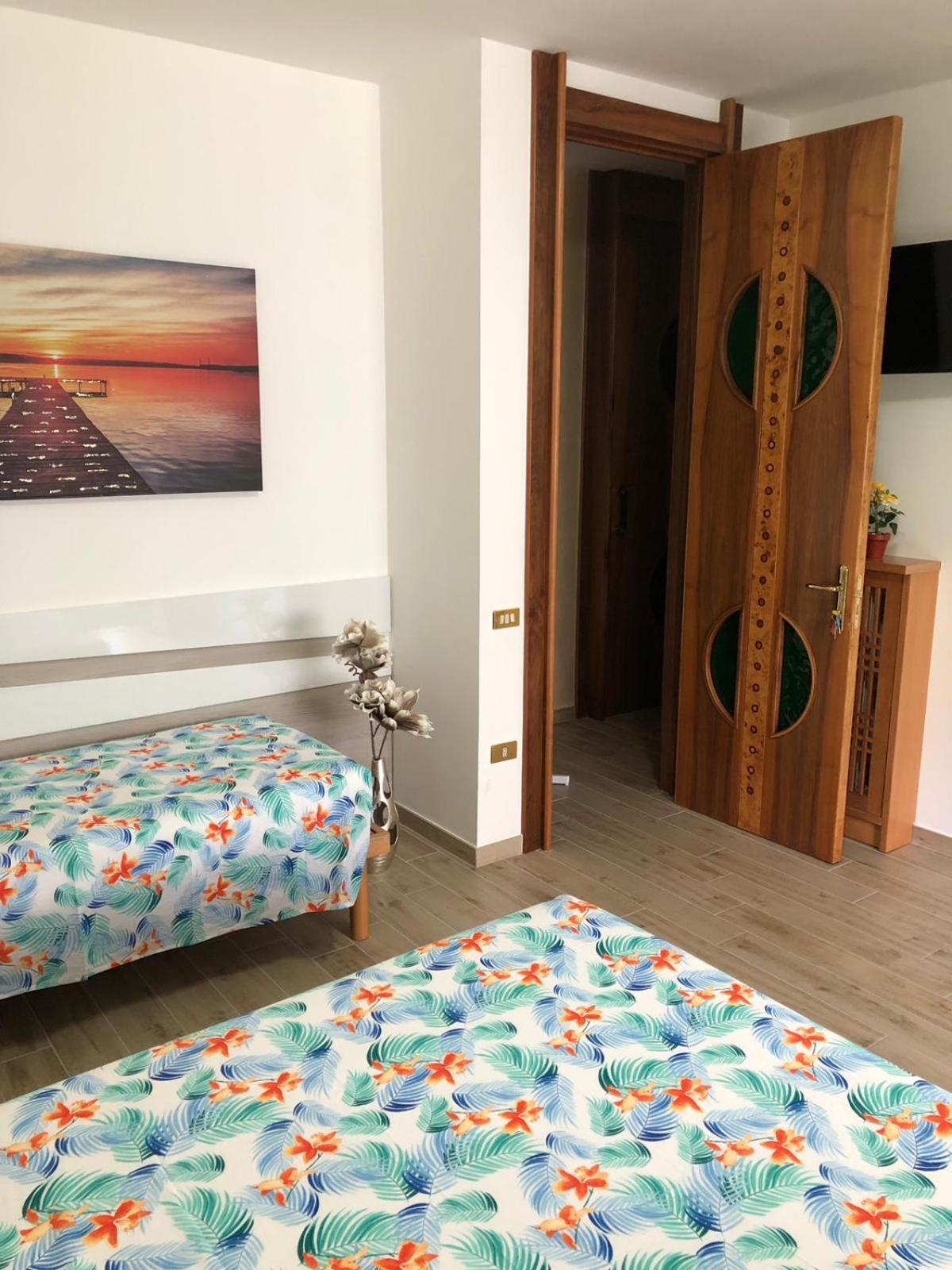 Quadruple Room with Private Bathroom - Photo 10