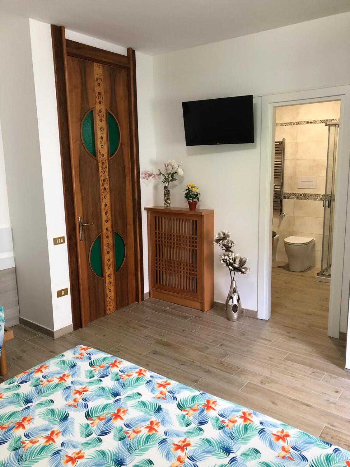 Quadruple Room with Private Bathroom - Photo 9