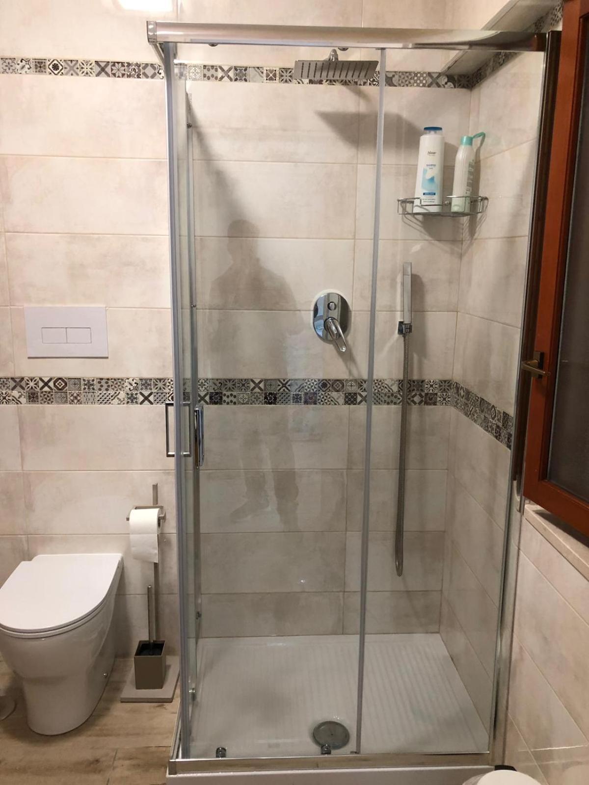 Quadruple Room with Private Bathroom - Photo 13