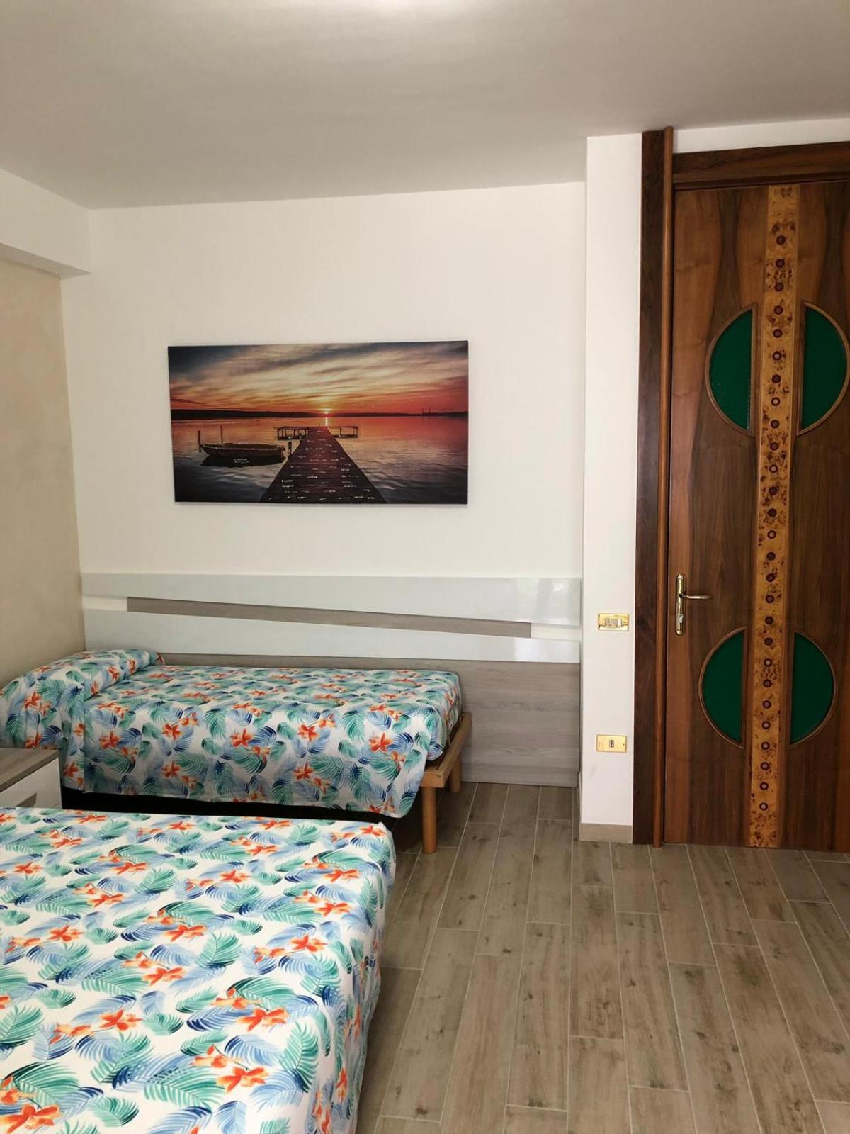 Quadruple Room with Private Bathroom - Photo 12