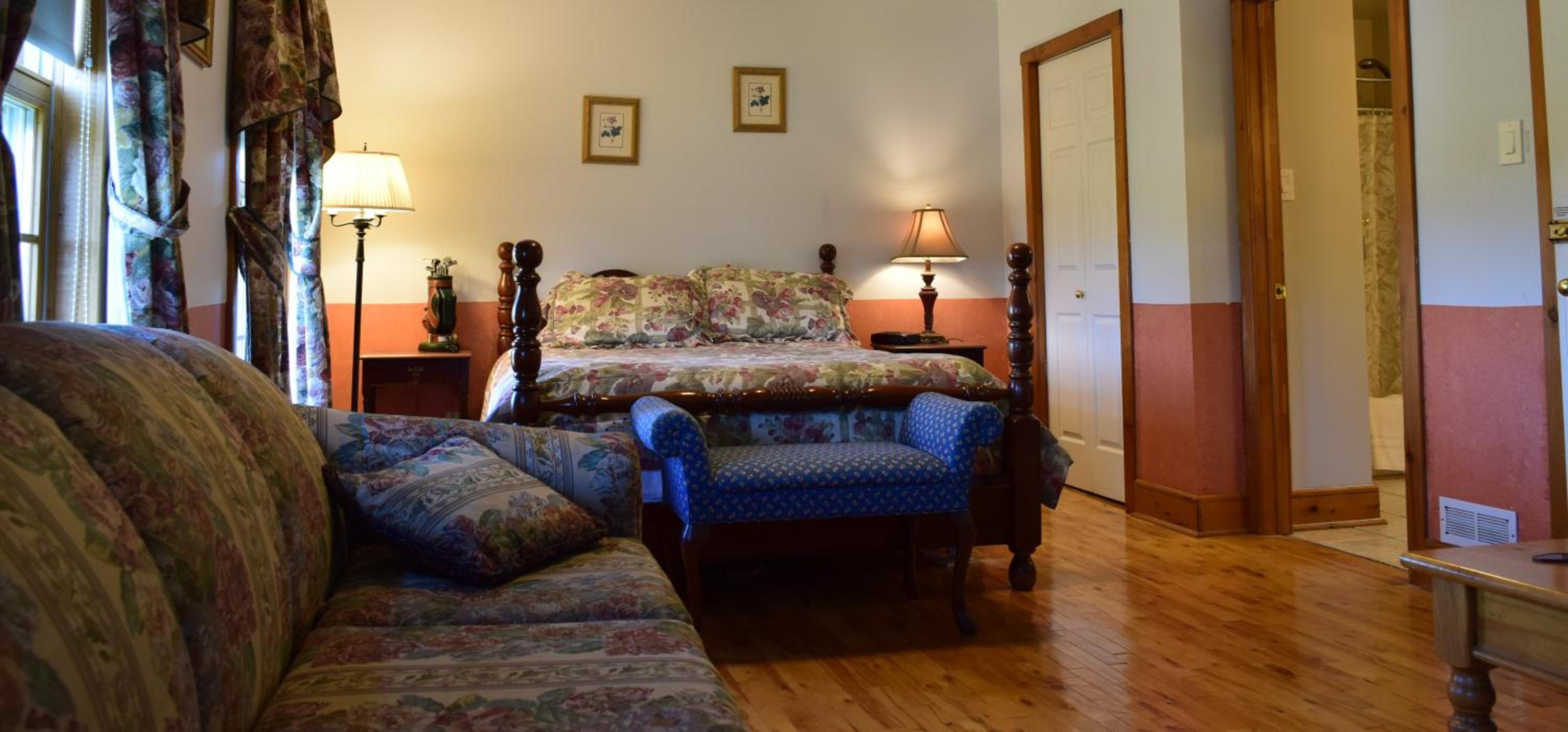 Queen Suite photo 2