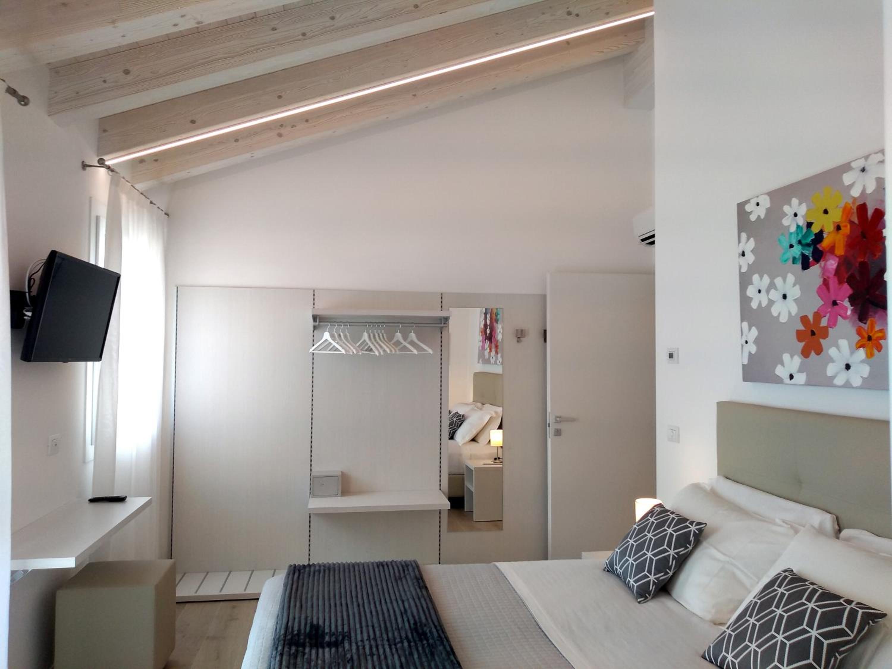 Double Room with Private Bathroom photo 2
