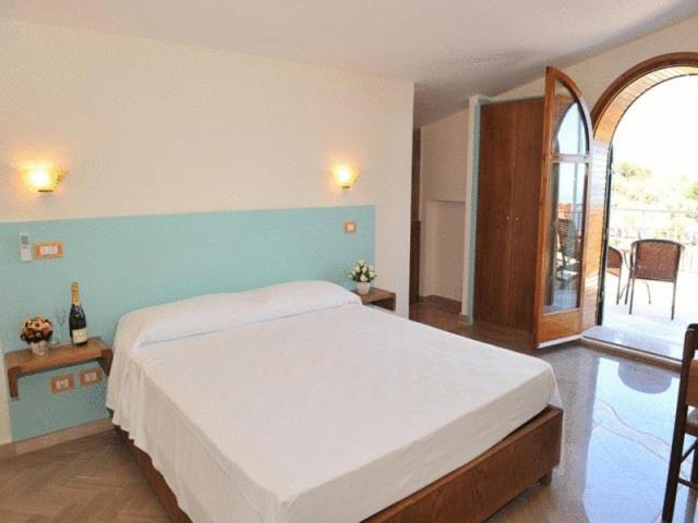 One-Bedroom Apartment with Sea View - Photo 1