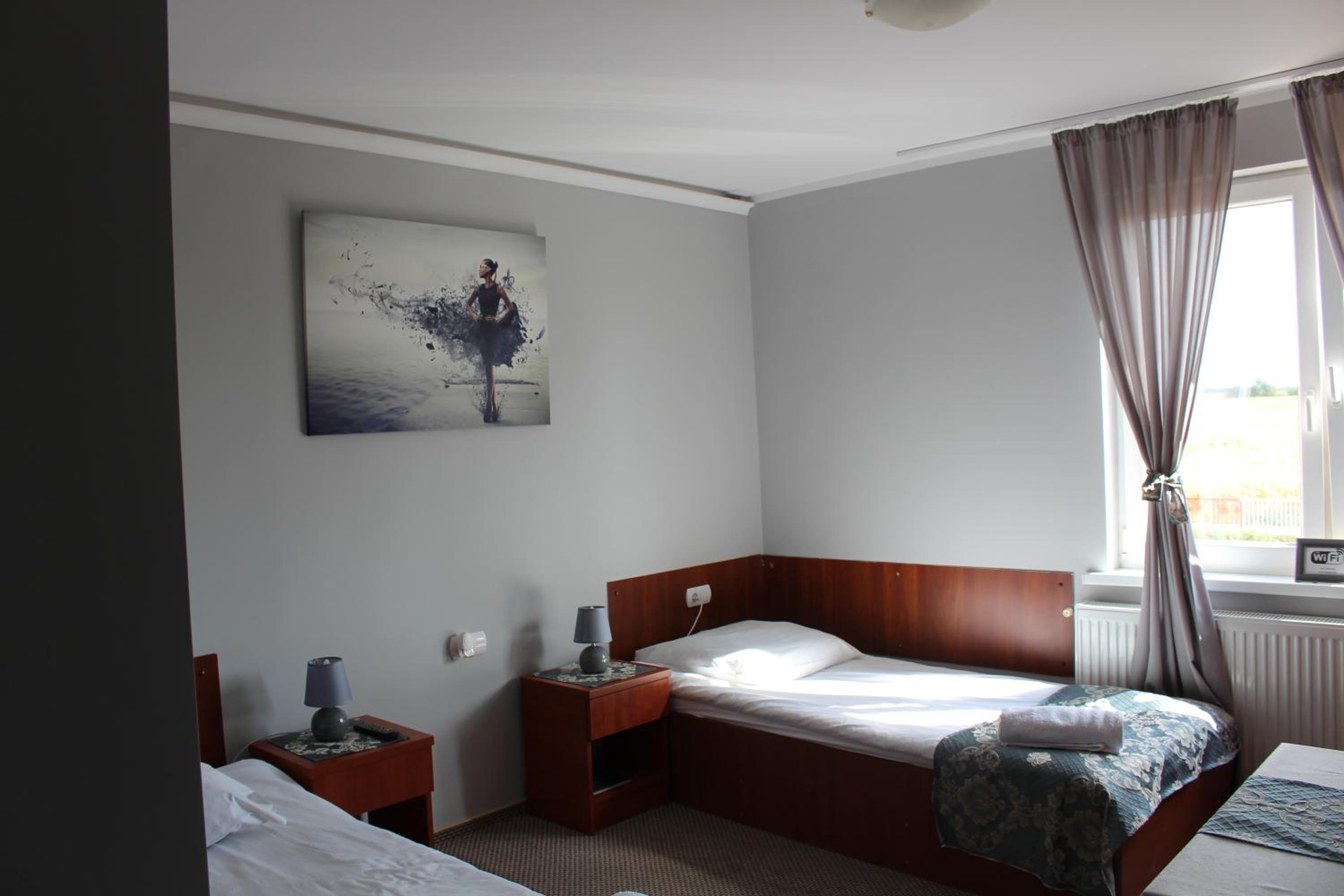 Twin Room - Photo 3