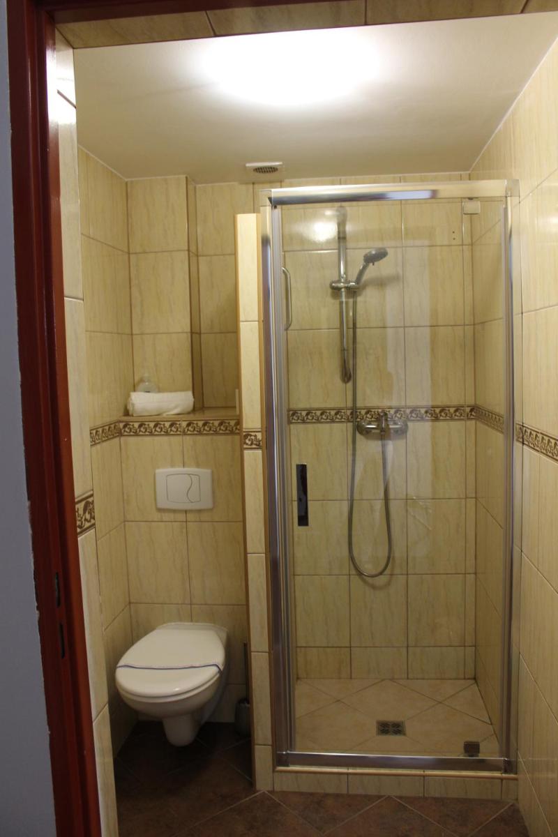 Twin Room - Photo 9