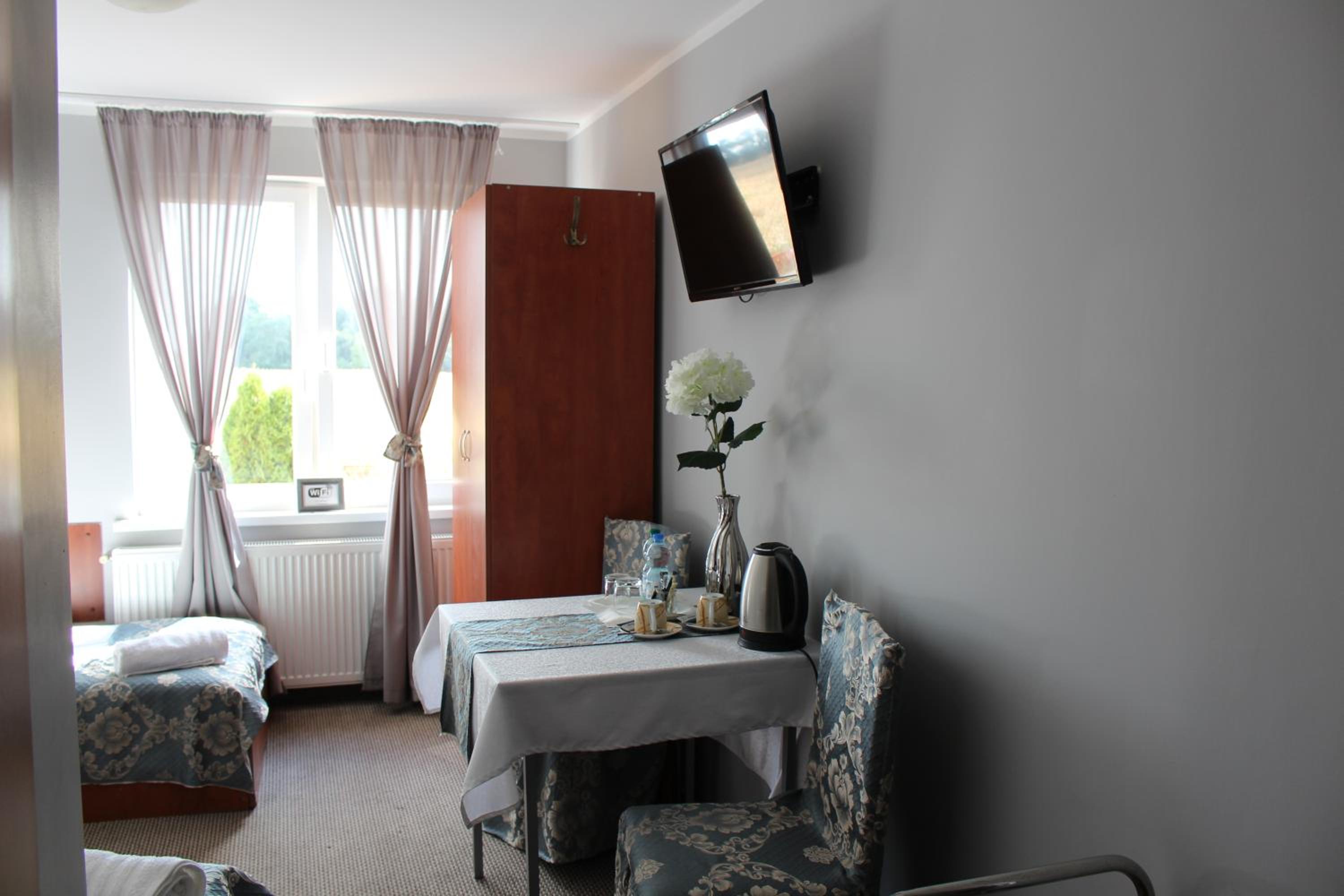 Twin Room - Photo 7