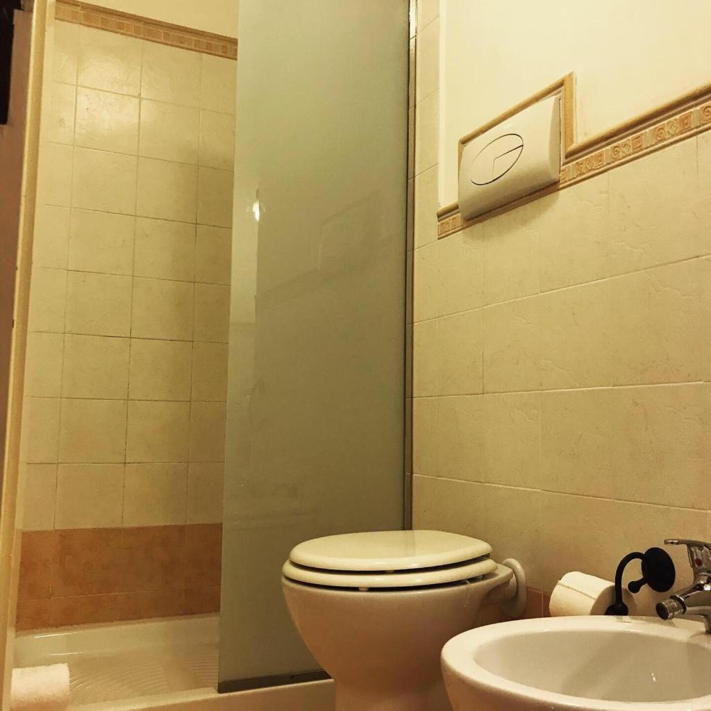 Deluxe Double Room with Balcony - Photo 7