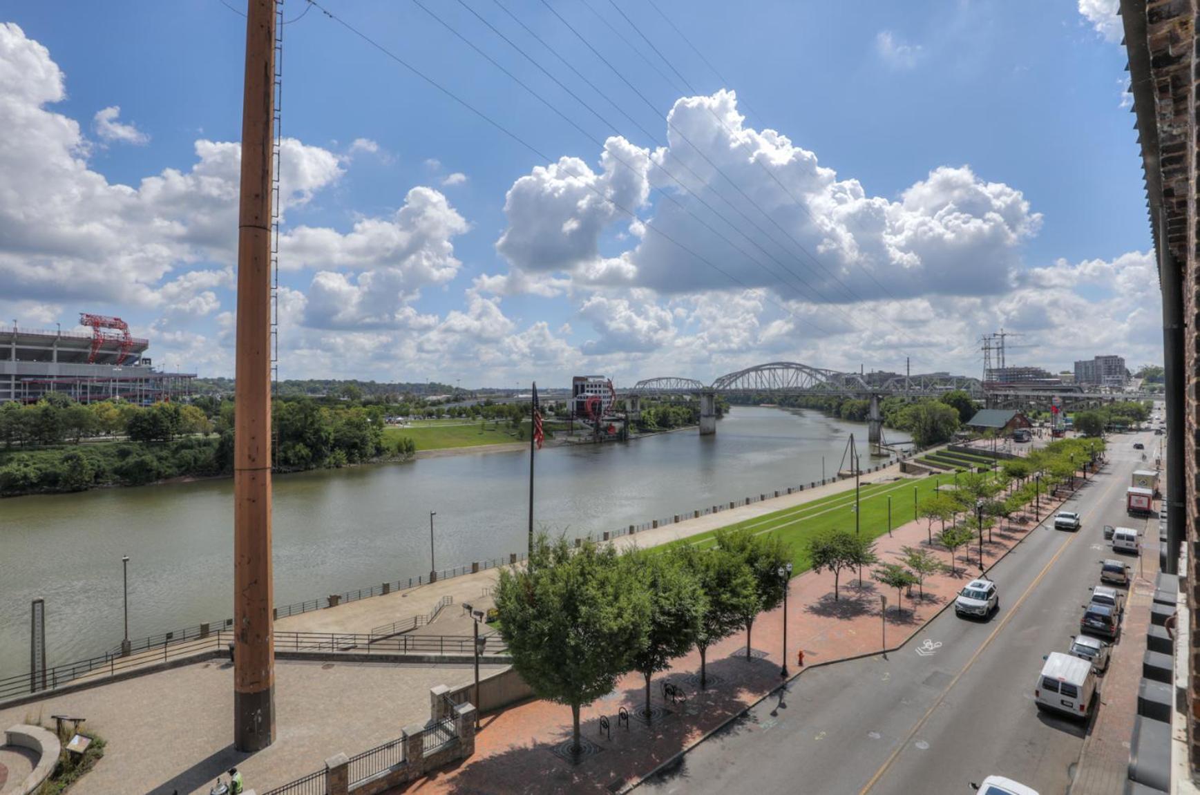 Double King River Front Suite w/ Balcony - Photo 12