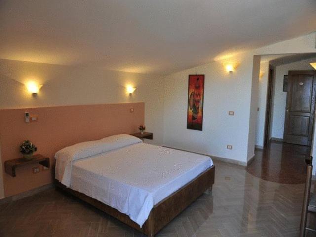 One-Bedroom Apartment with Sea View - Photo 8