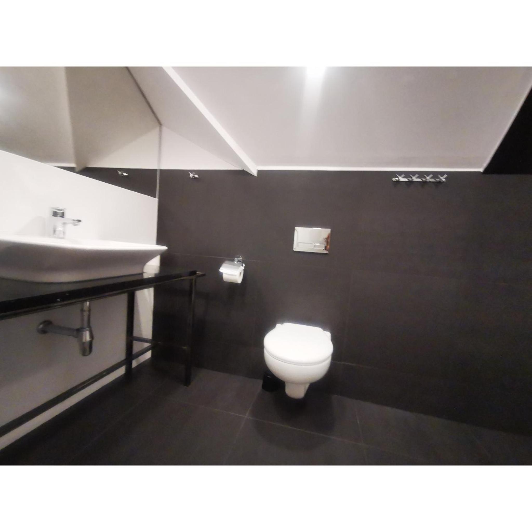 One-Bedroom Apartment - Photo 7