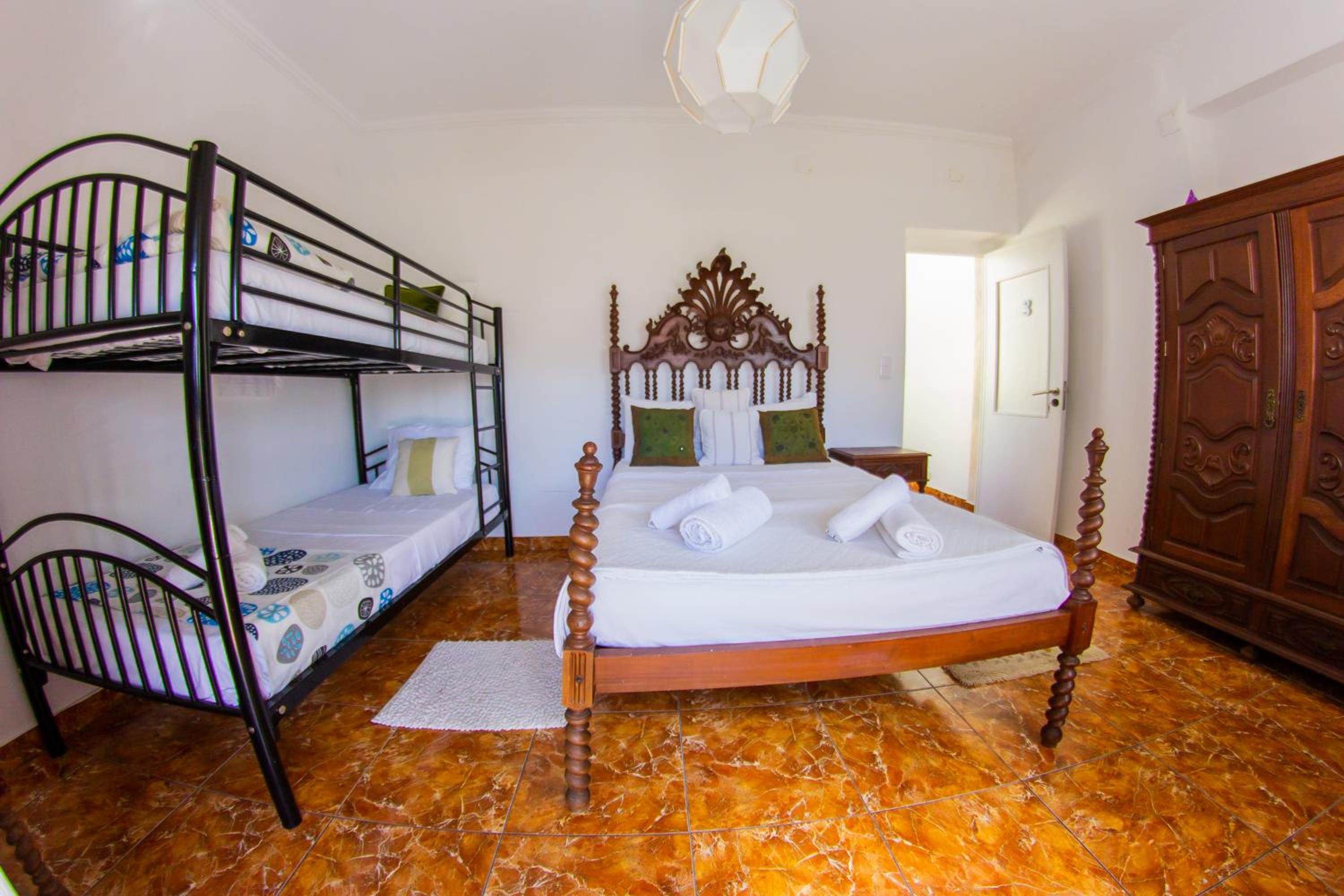 Quadruple Room with Private Bathroom - Photo 1