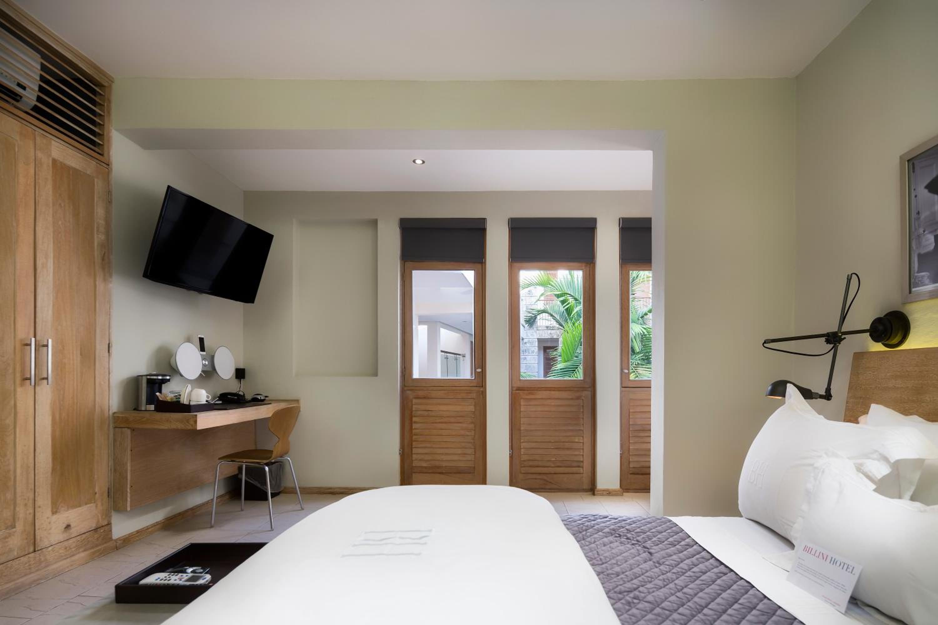 Suite with Courtyard Views
