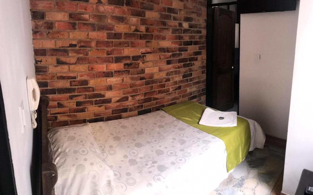 Single Room with Private Bathroom photo 3