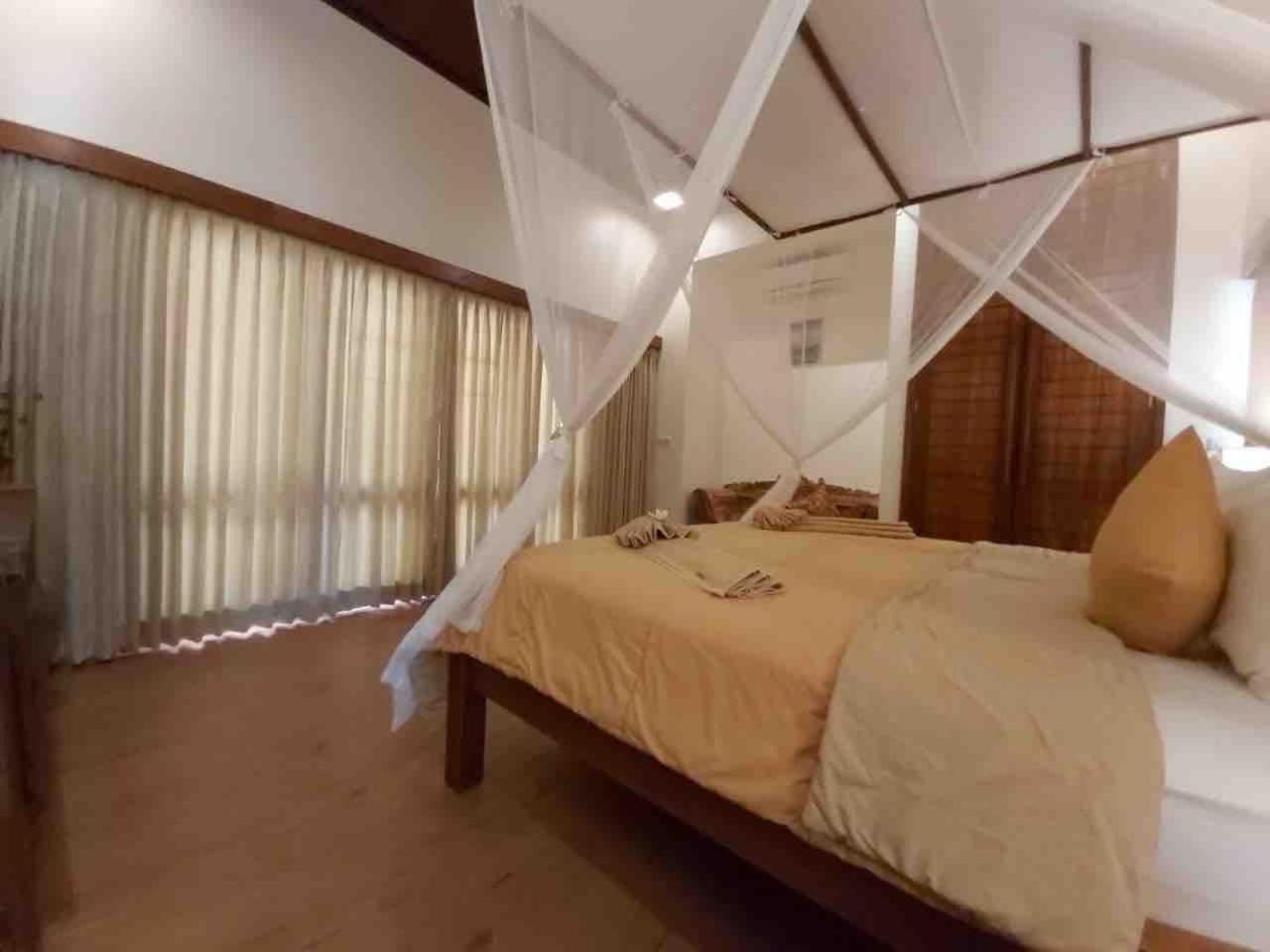Villa with Private Pool - Photo 7