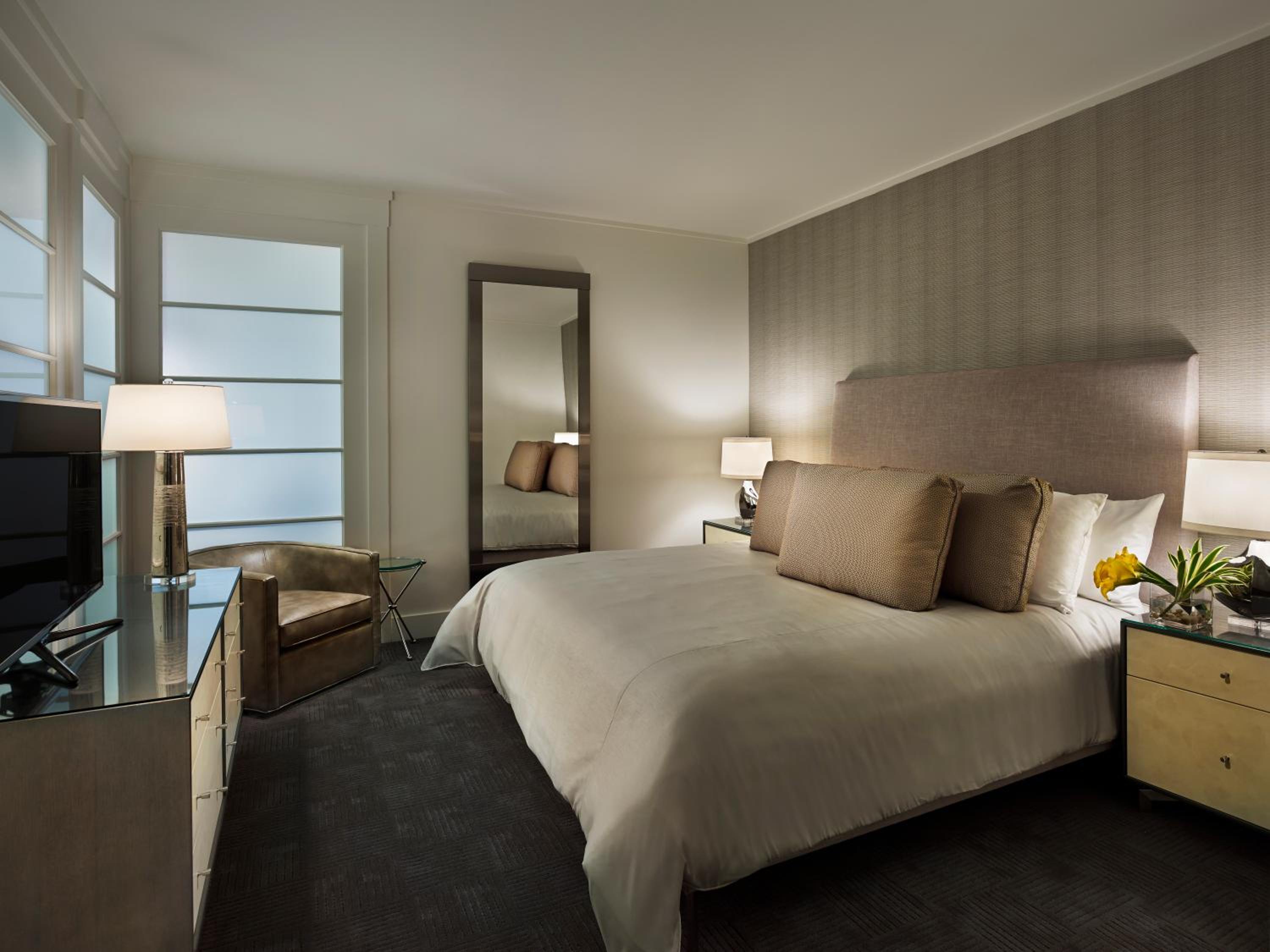 One Bedroom Platinum Suite photo 2