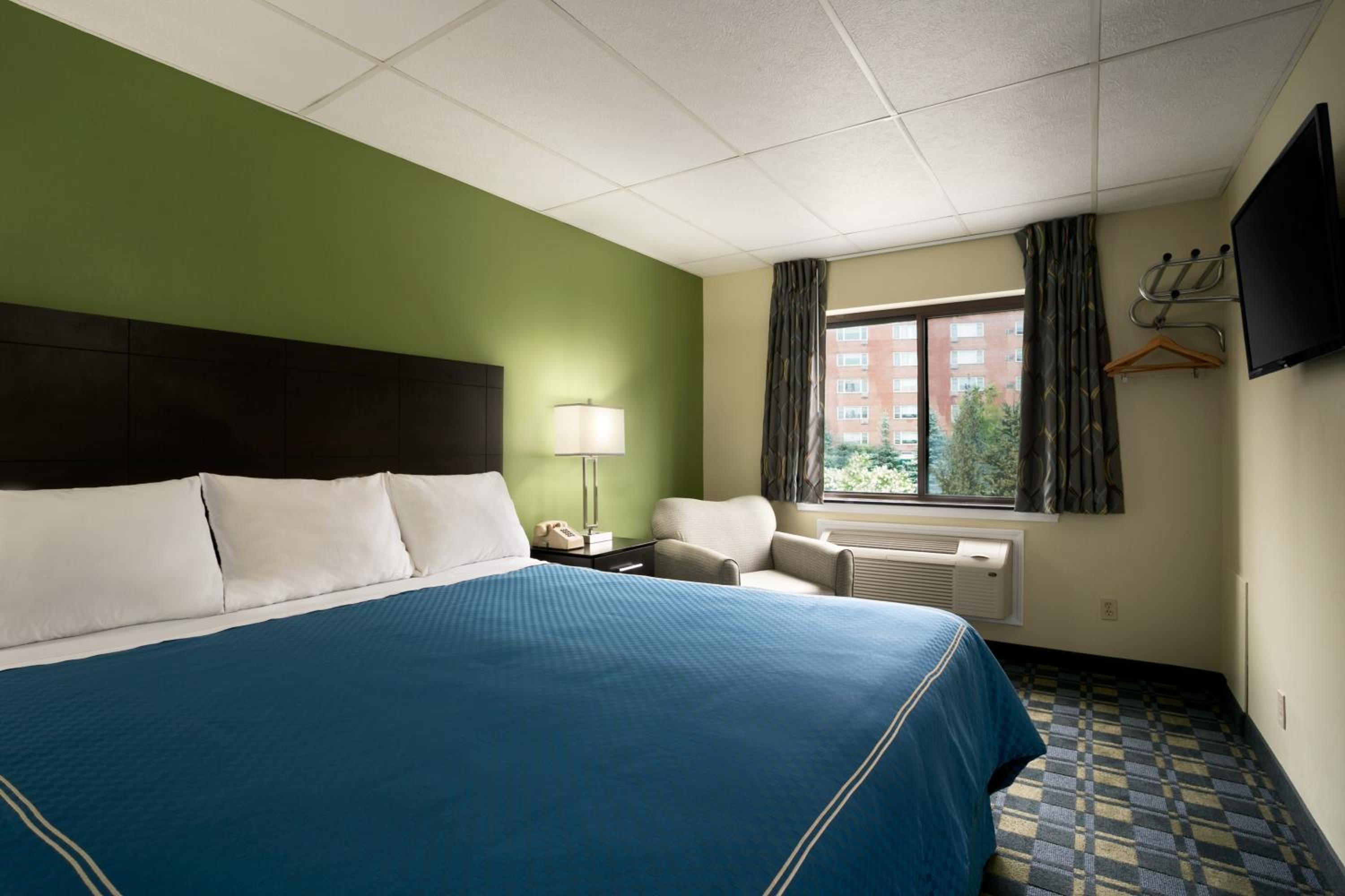 King Room - Non-Smoking - Photo 1
