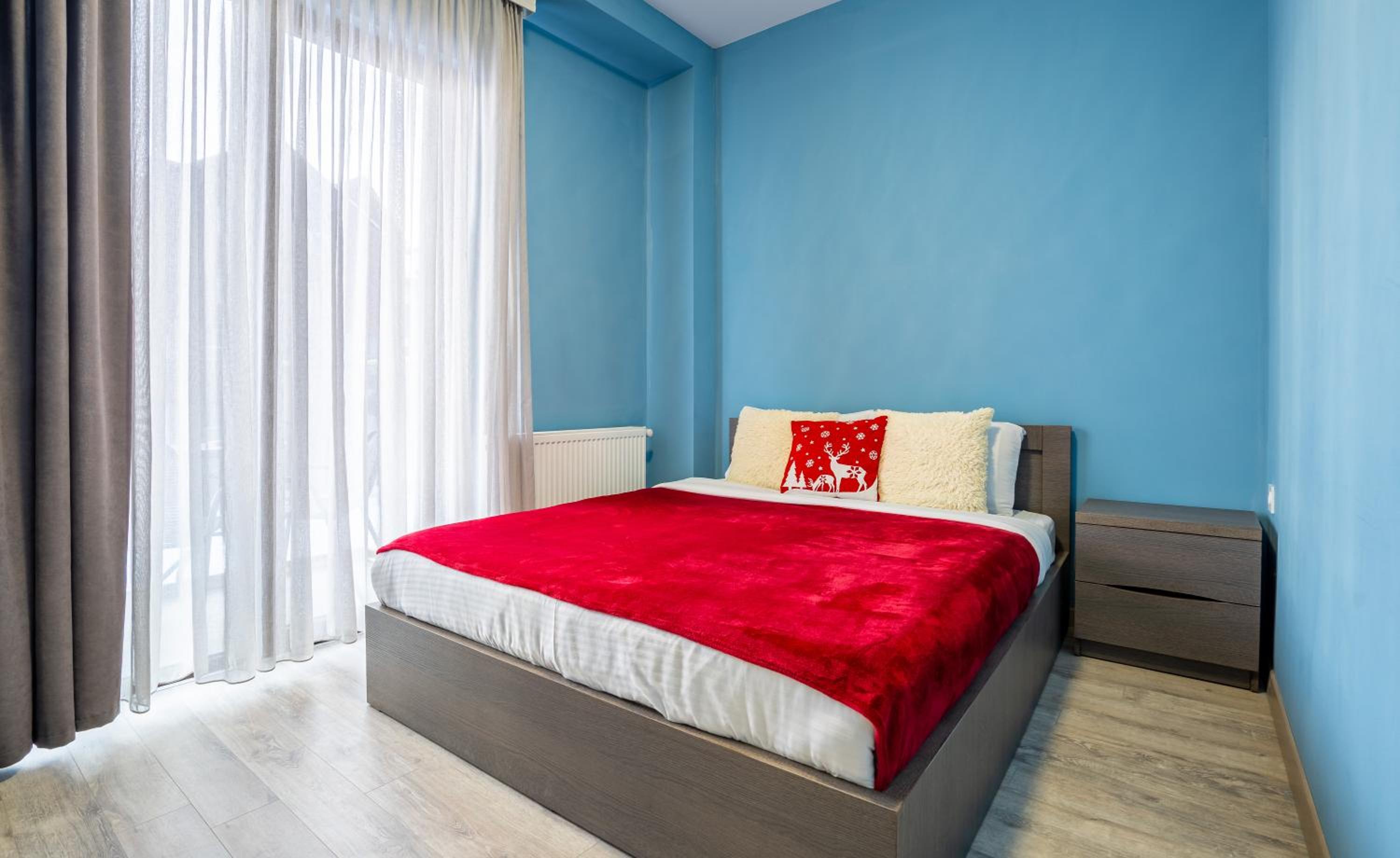 One-Bedroom Apartment with Balcony