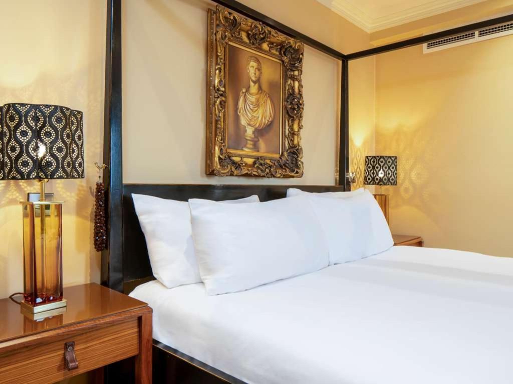 Junior Double Suite with Sofa Bed - Kings Wing
