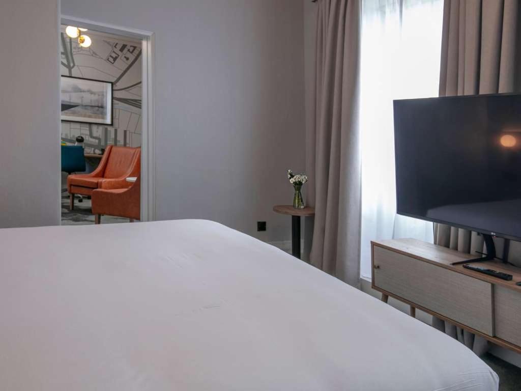 Junior Double Suite with Sofa Bed - Queens Wing
