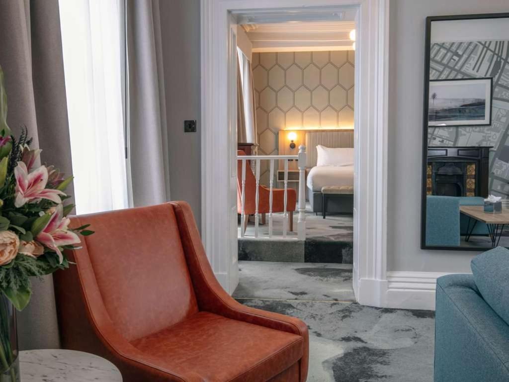 The 1860 King Suite with Sofa Bed - Queens Wing