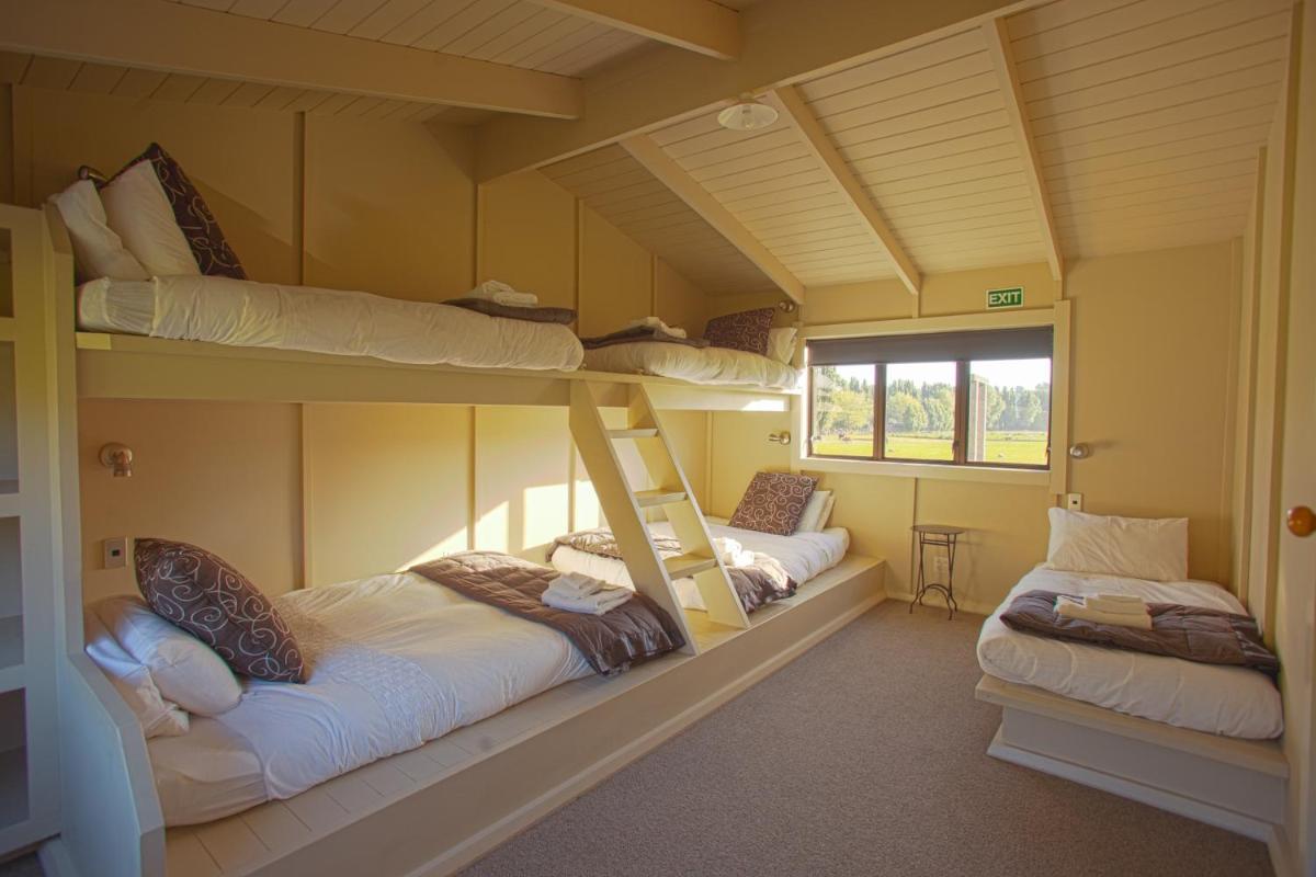 Three-Bedroom House photo 2