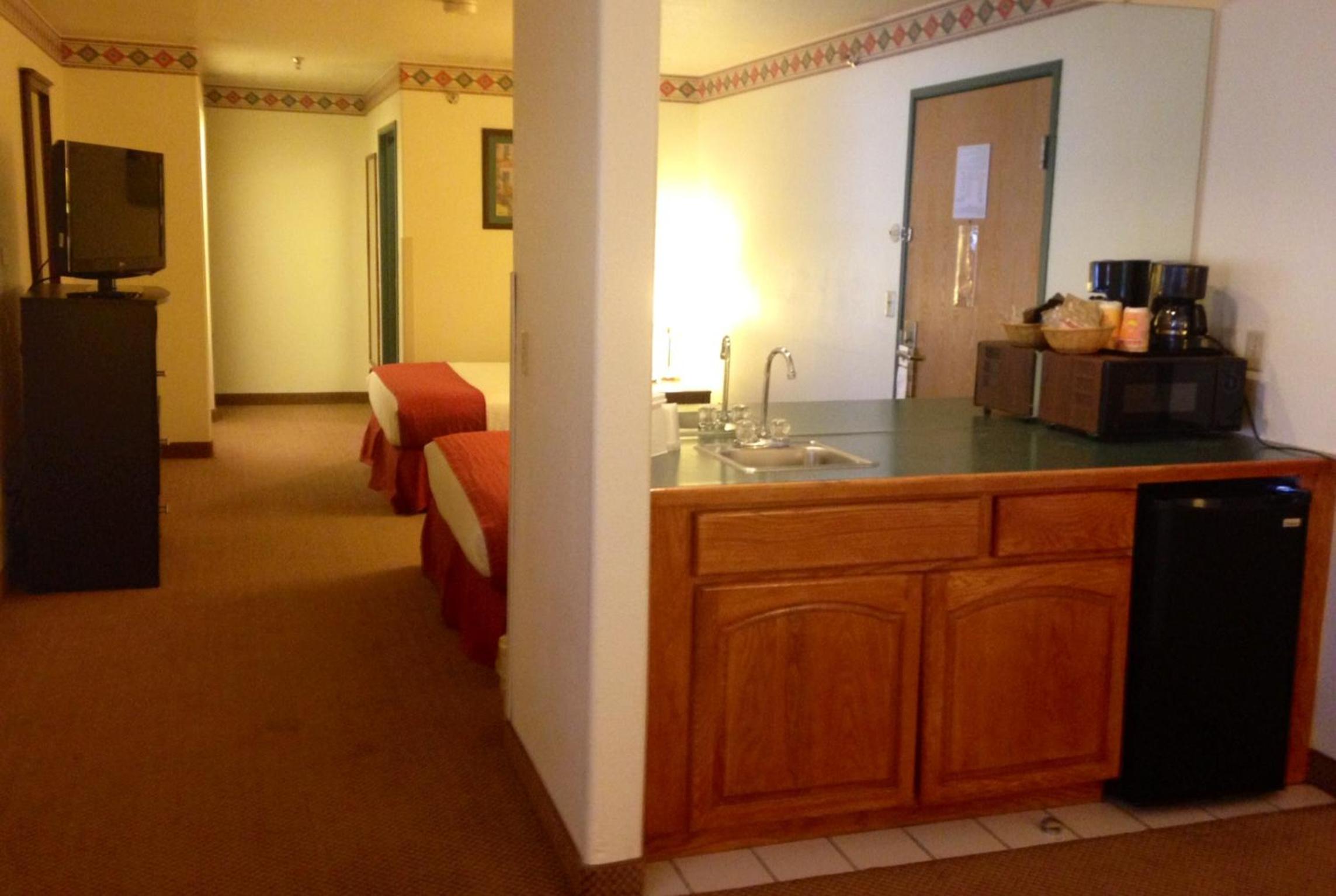 Studio Suite with Two Queen Beds - Non-Smoking - Photo 2
