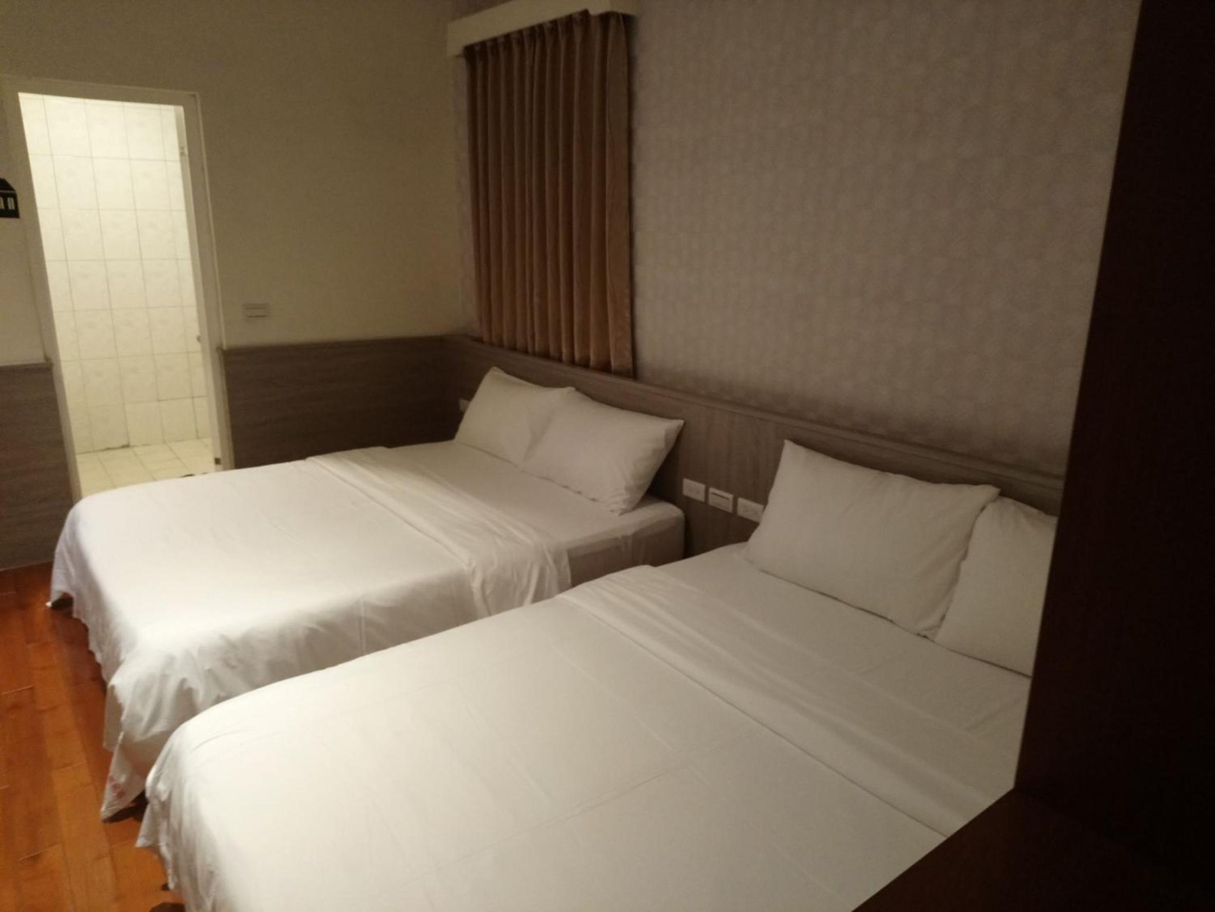 Standard Quadruple Room - Photo 6