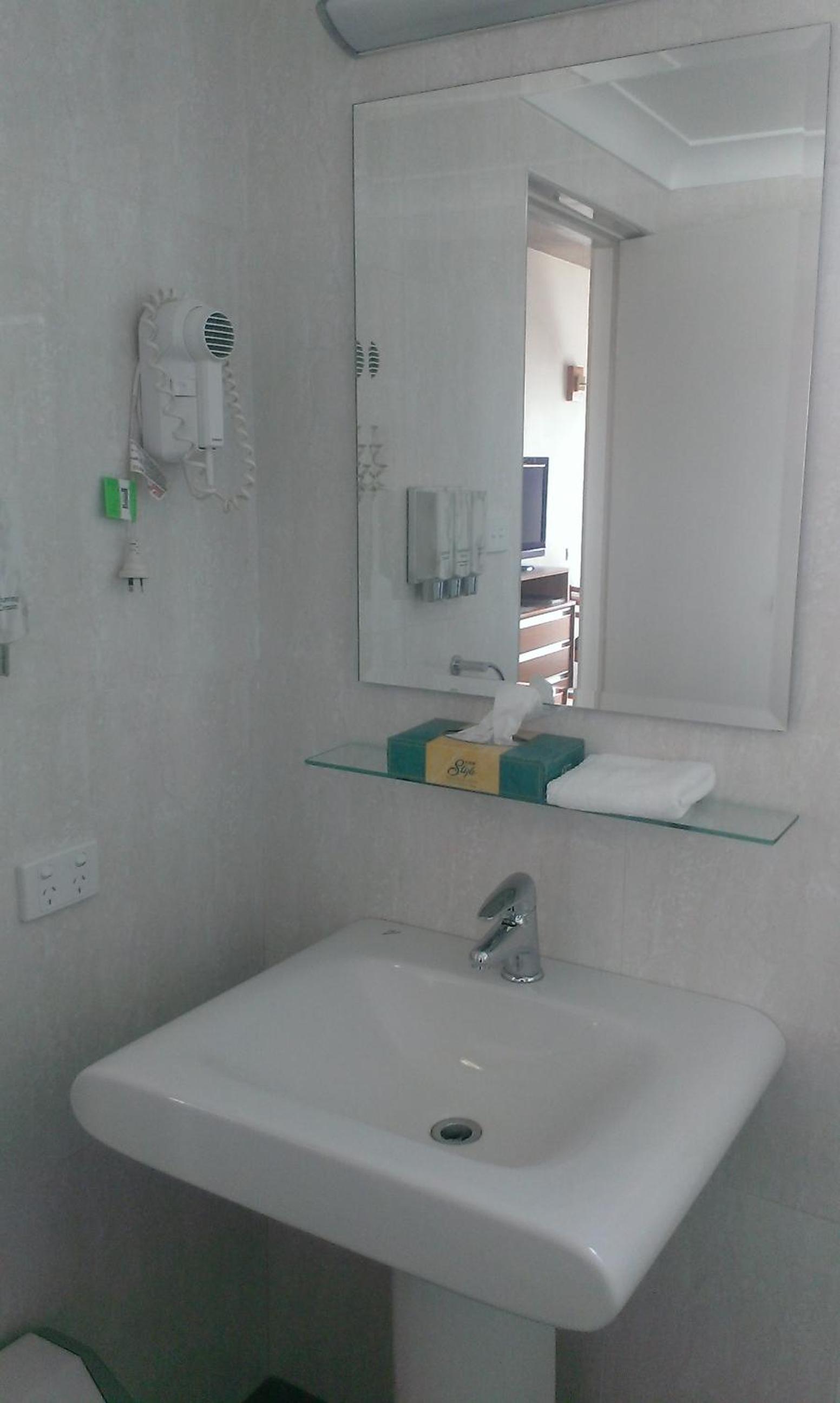 Executive Queen Room - Photo 8