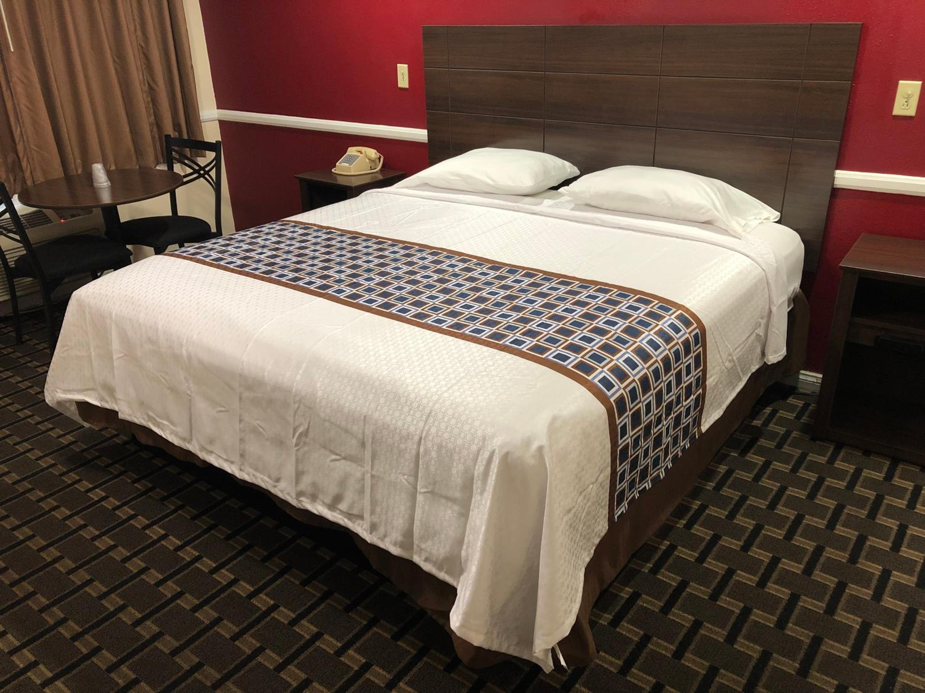 Standard King Room - Photo 8