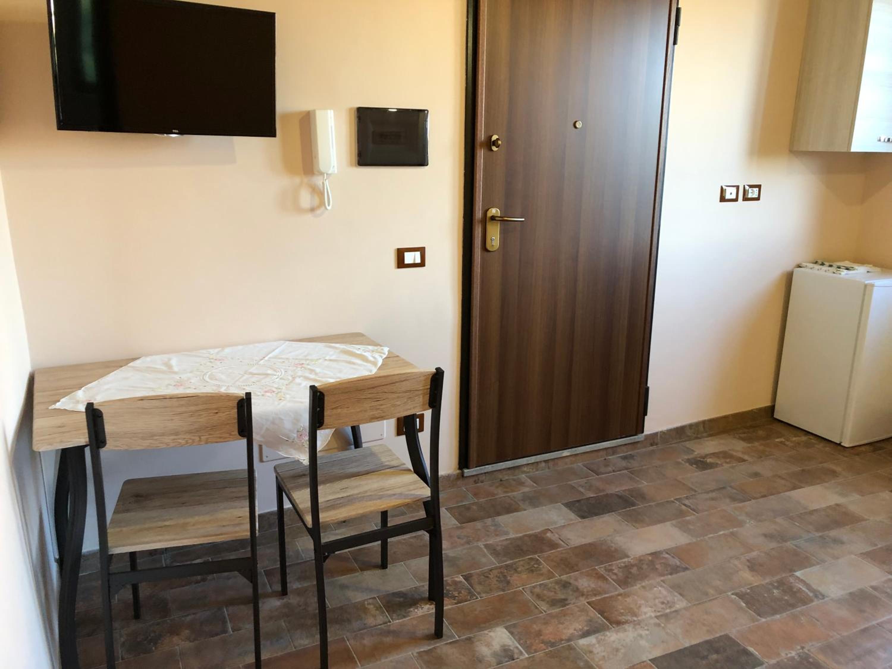 One-Bedroom Apartment - Photo 25