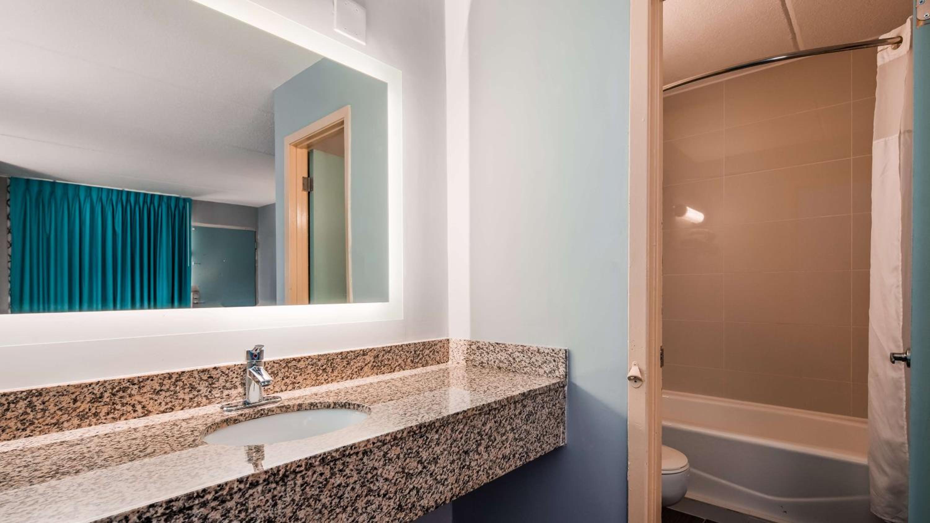 Queen Room with Two Queen Beds with Mobility Accessible Tub - Photo 4