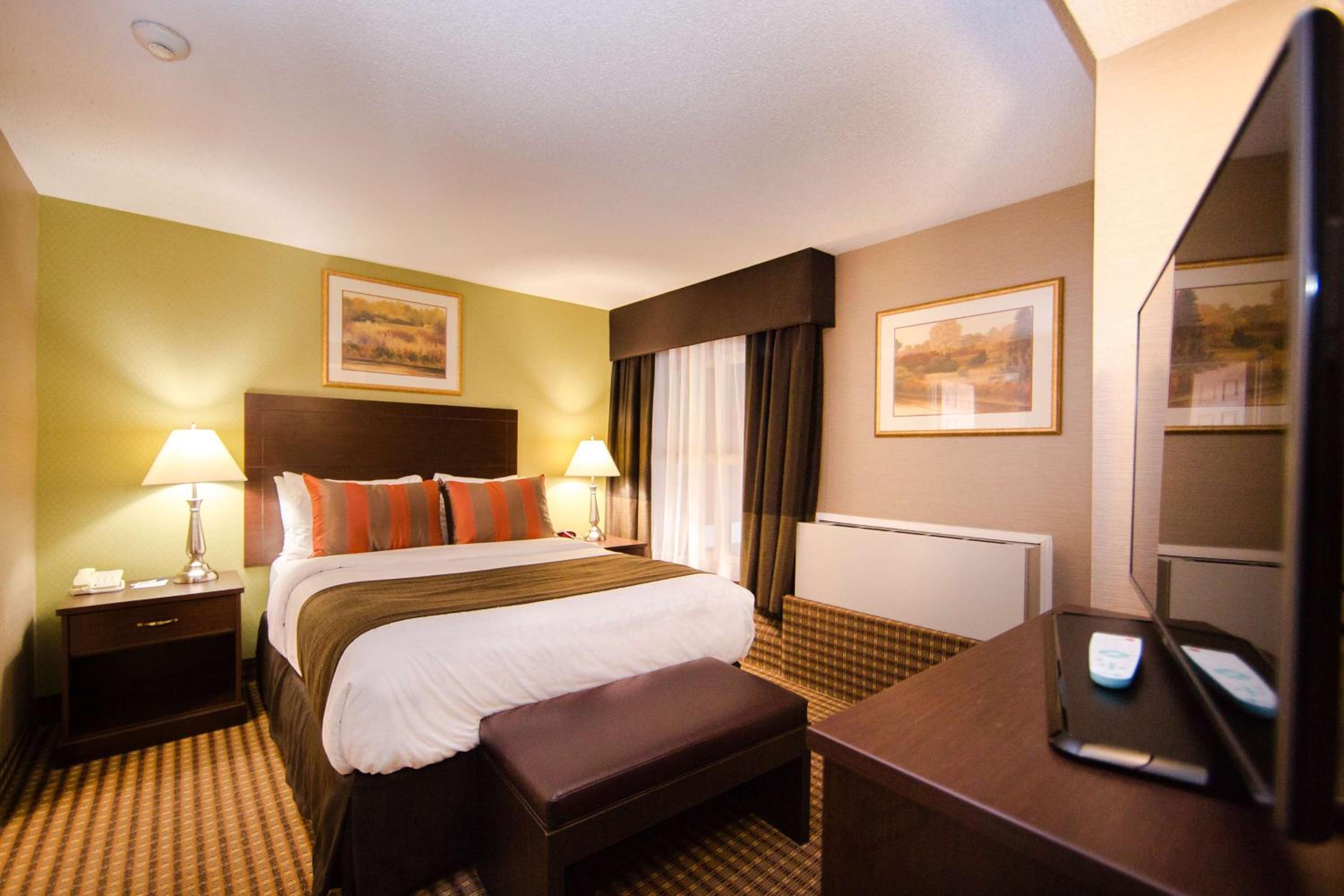 Queen Suite With Pool View photo 1