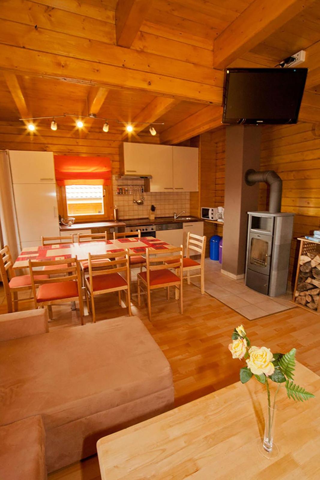 Log Cabin 1 photo 2