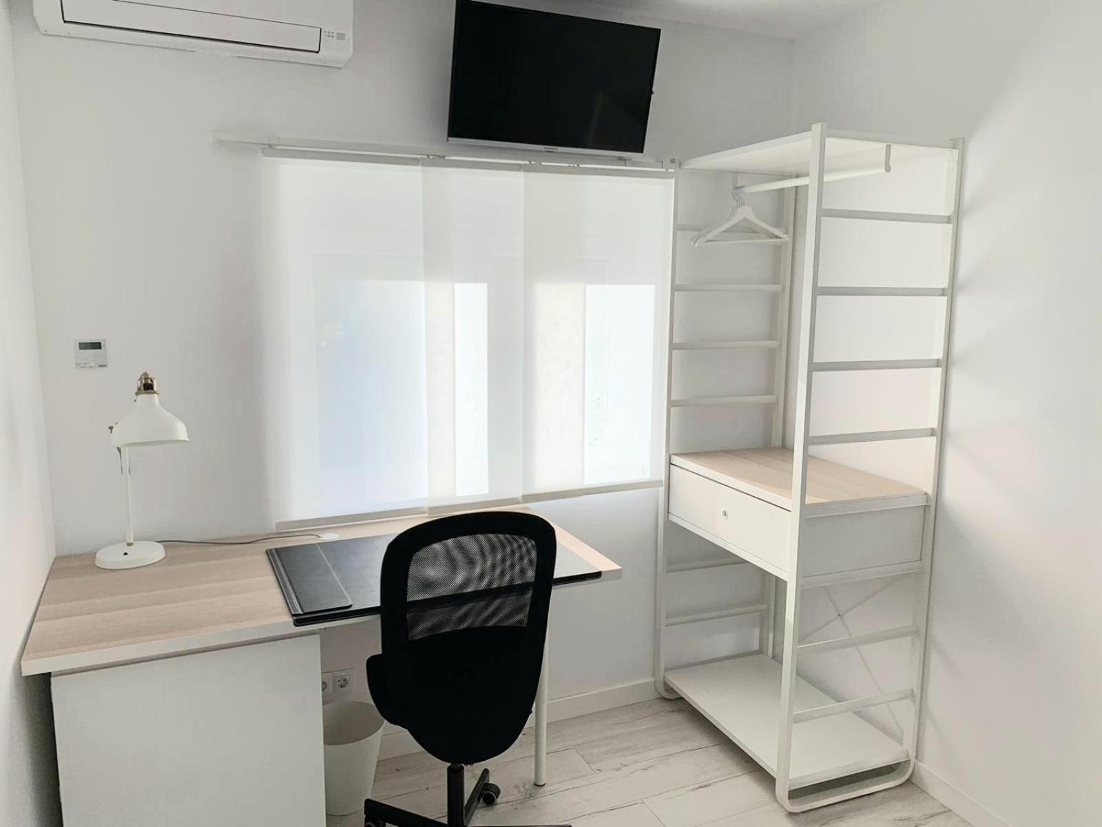 Habitación individual con baño compartido